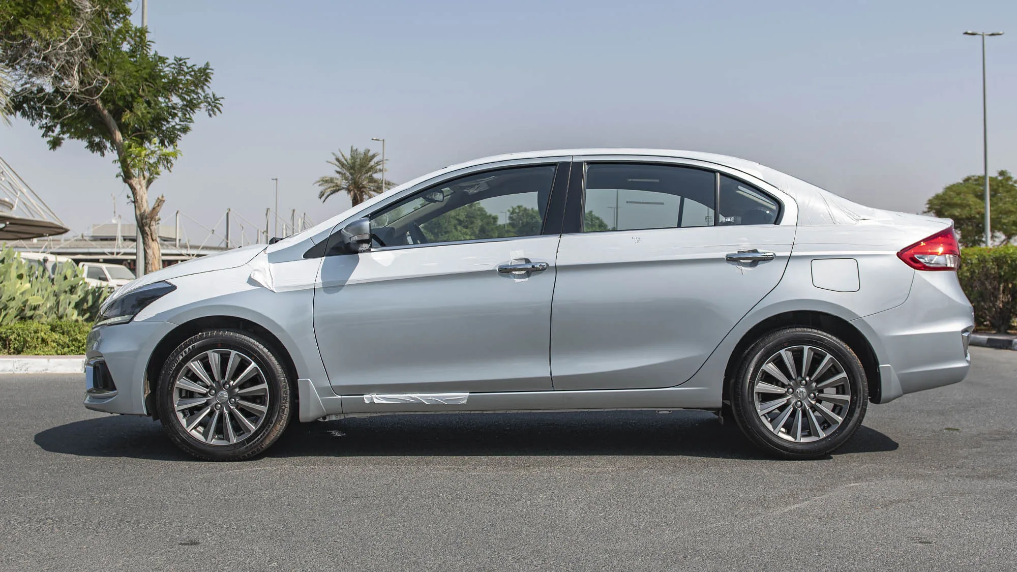 Чистый Подержанный 2019-2023 SUZUKI CIAZ GLX 1 5 P 2024 автомобиль RHD/LHD готов к доставке до двери