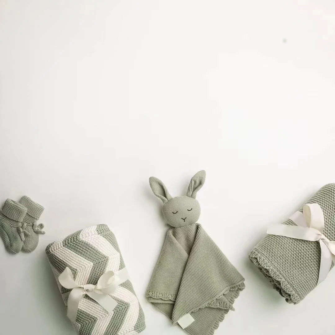 2024 new design GOTS organic cotton baby knitted comforter security  blanket gift box set for newborn