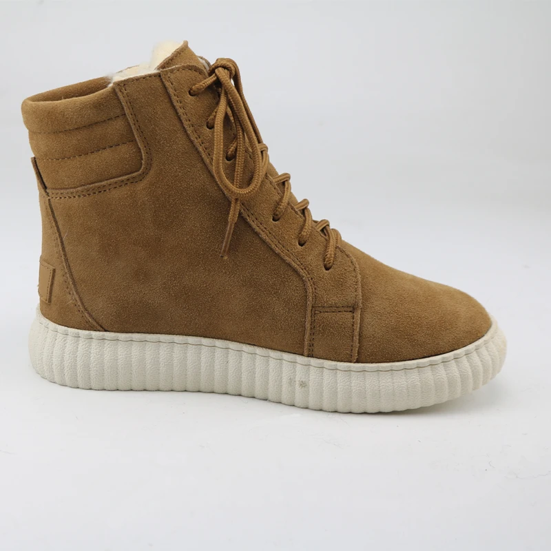 Замшевые короткие ботинки каштанового цвета на шнурках