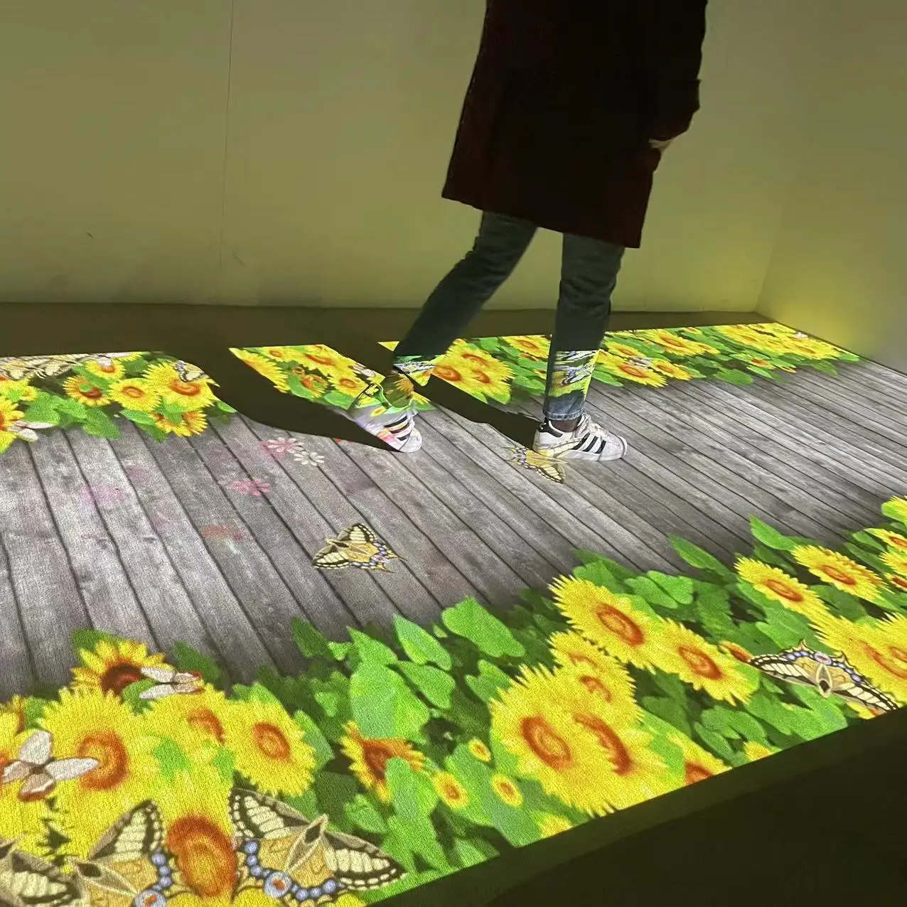 New Of Hot-selling PLC Inverter Alibaba Stock Price  interactive floor projection Dance Floor