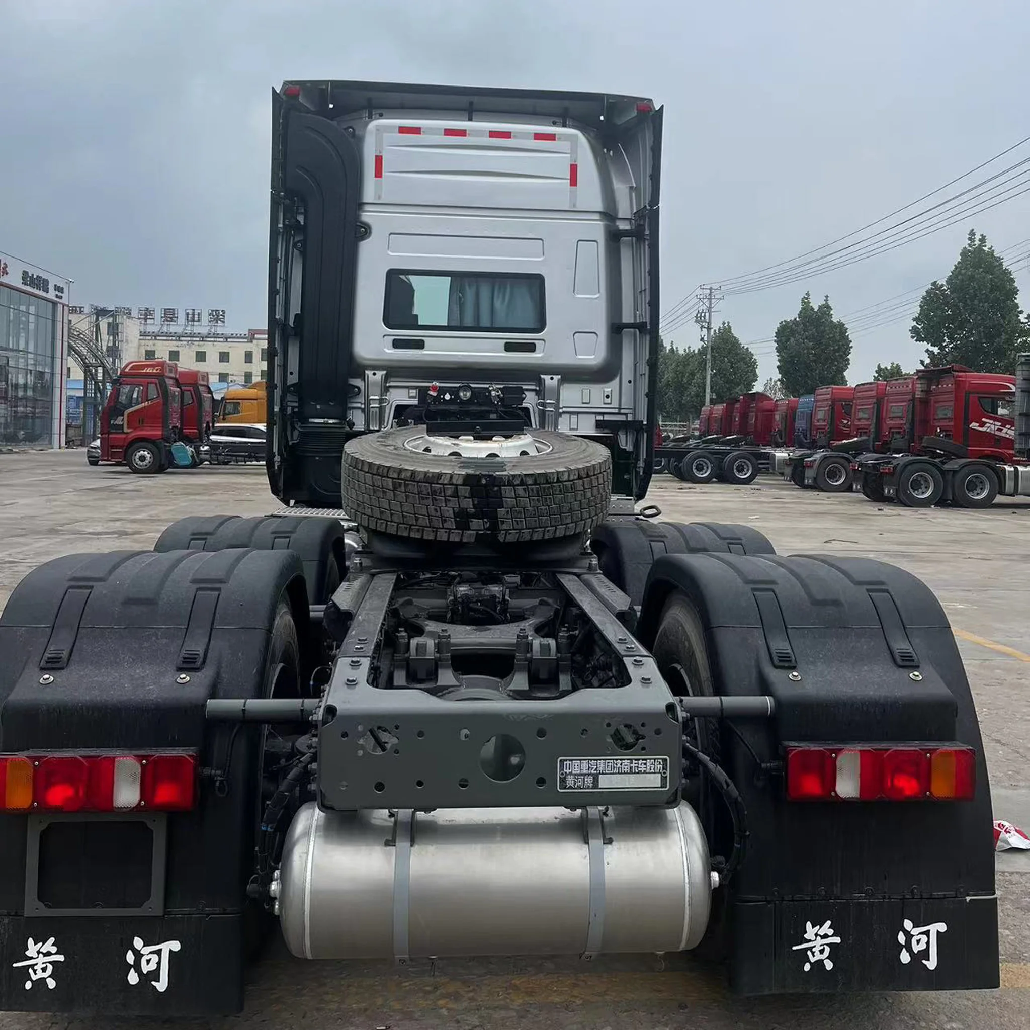 Hot Sale Tractor Huanghe X7 6X4 Euro 6 Fuel Gas Airbag Bridge Automatic Transmission
