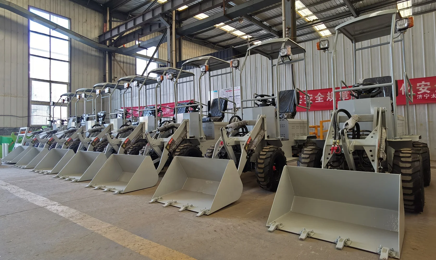 Multifunctional small mini compact loader 500kg EPA logs hydraulic lift road front end shovel wheel loader