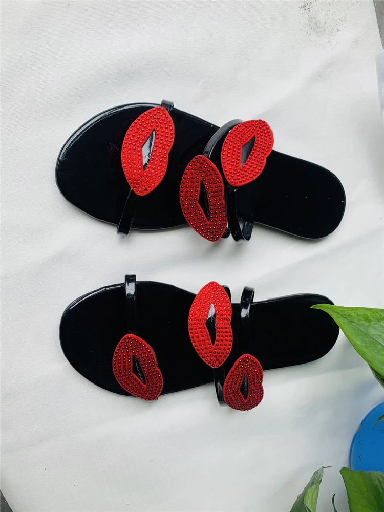 Large Size Flat Sole Sandals Lady Lips Rhinestone Sandals Summer Beach Slippers For Women