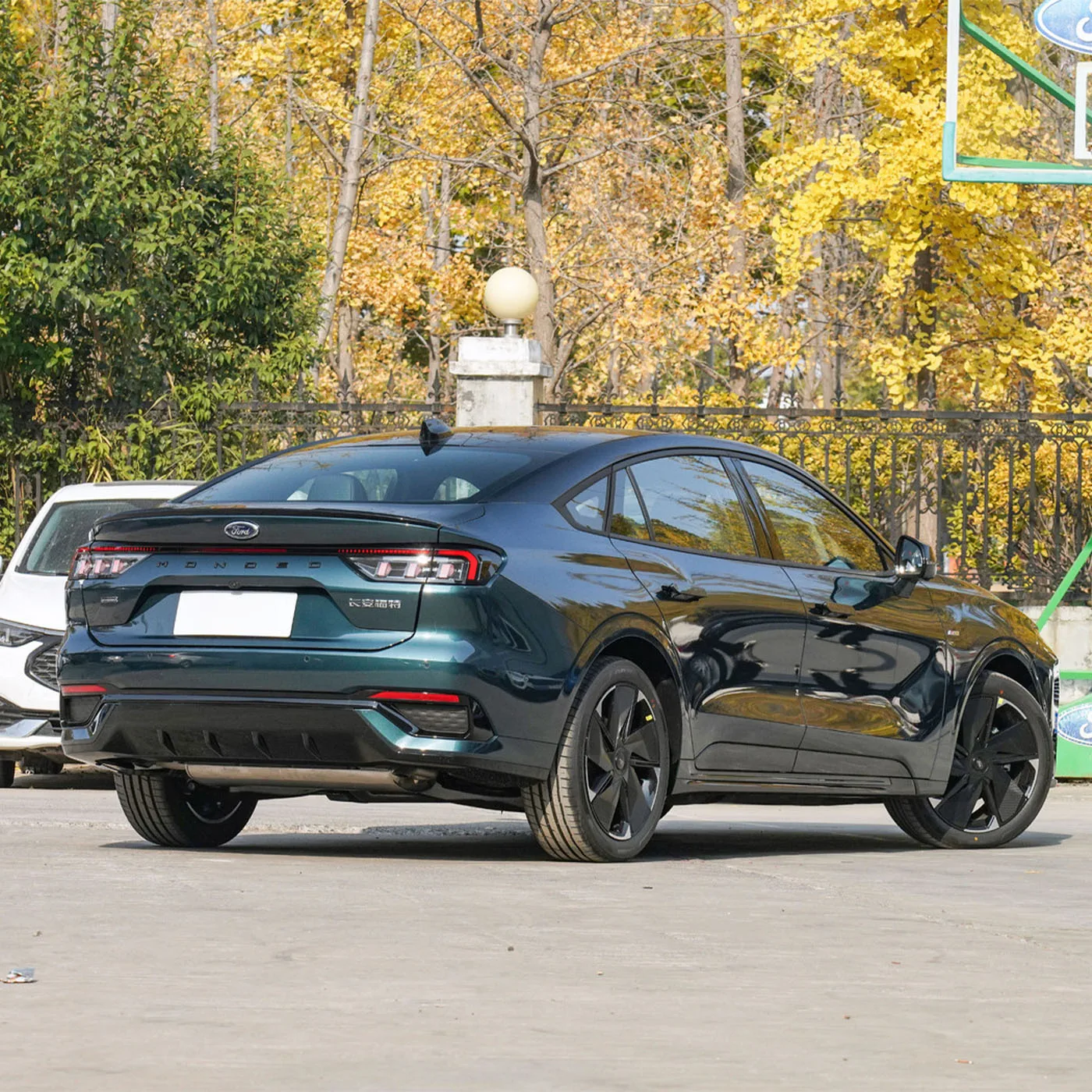 Лидер продаж 1 5л Ford Mondeo бензиновый автомобиль 4-дверный 5-местный седан среднего размера 5 л для взрослых продажи