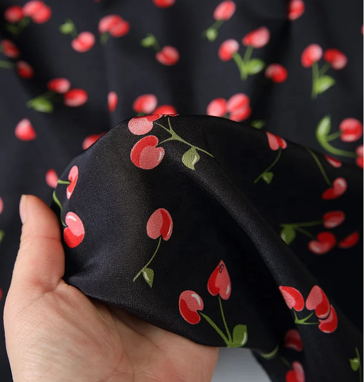 Nice looking dot printing 100% mulberry silk 14mm crepe de chine 140cm width fabric for shirts,blouse,dress