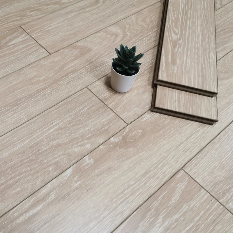 Eco-friendly AC4 Anti-scratch Non-formaldehyde High Density Fiberboard High Pressure 12mm Laminated Flooring Planks For Bedroom