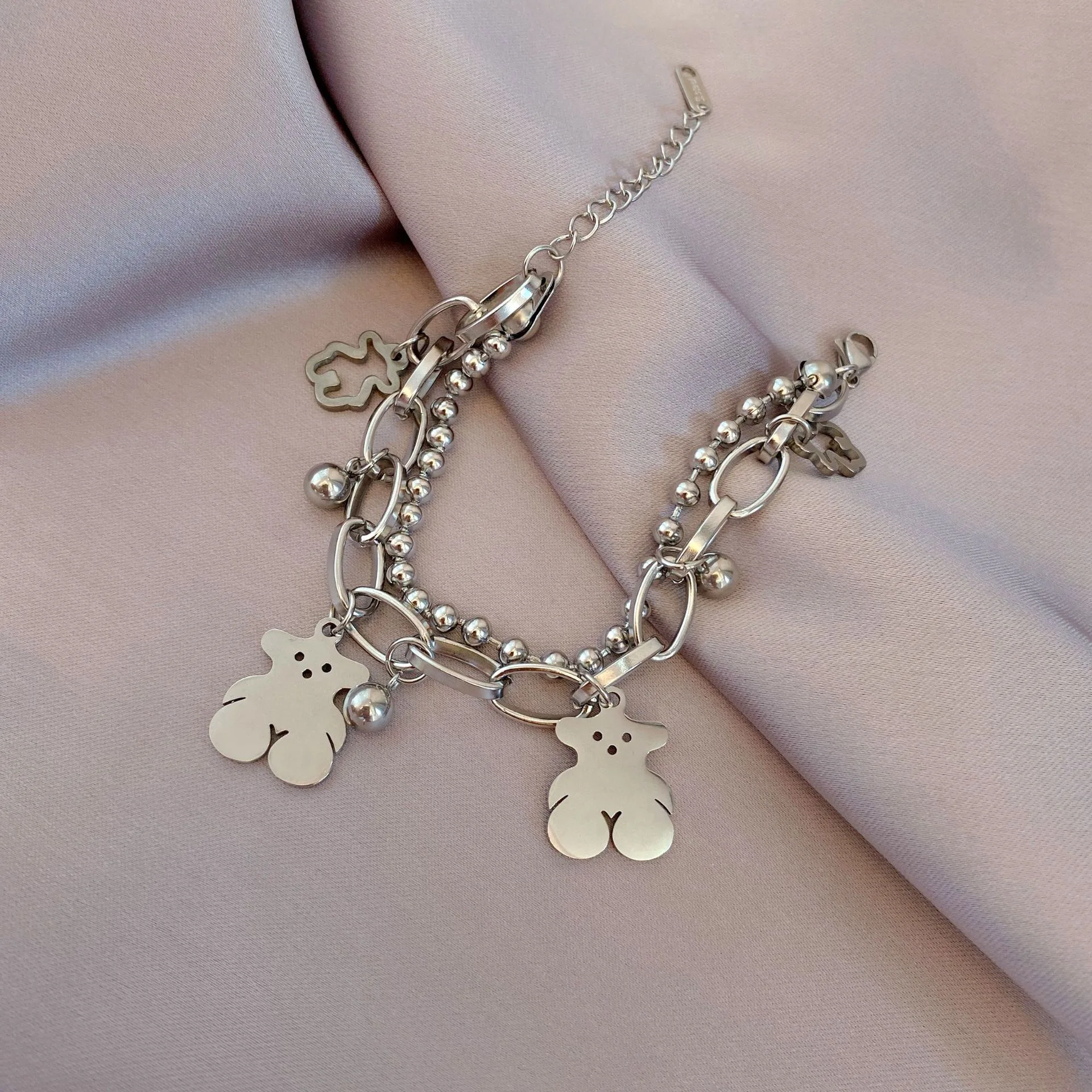 Bear bracelet female color preservation dark wind student Korea simple bestie Internet celebrity hip-hop trend to prevent fading