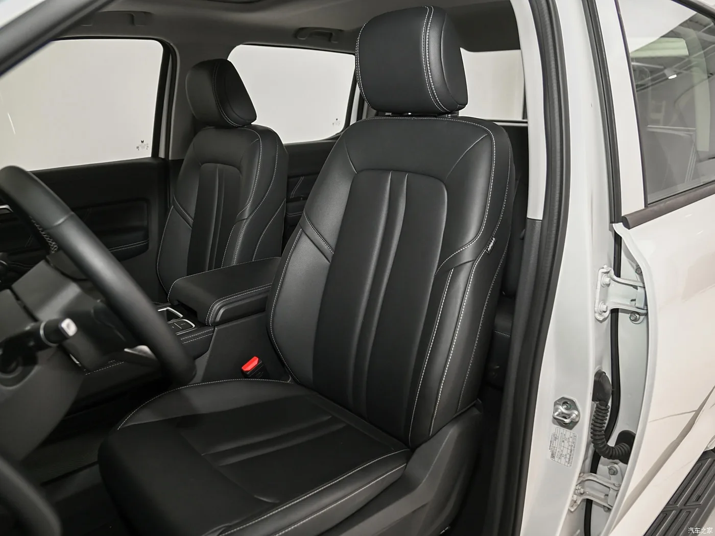 Chinese Brand JMC Dadao EV Left Hand Drive 501km 4 Doors 5 Seats Pure Electric Pickup Truck For Adult