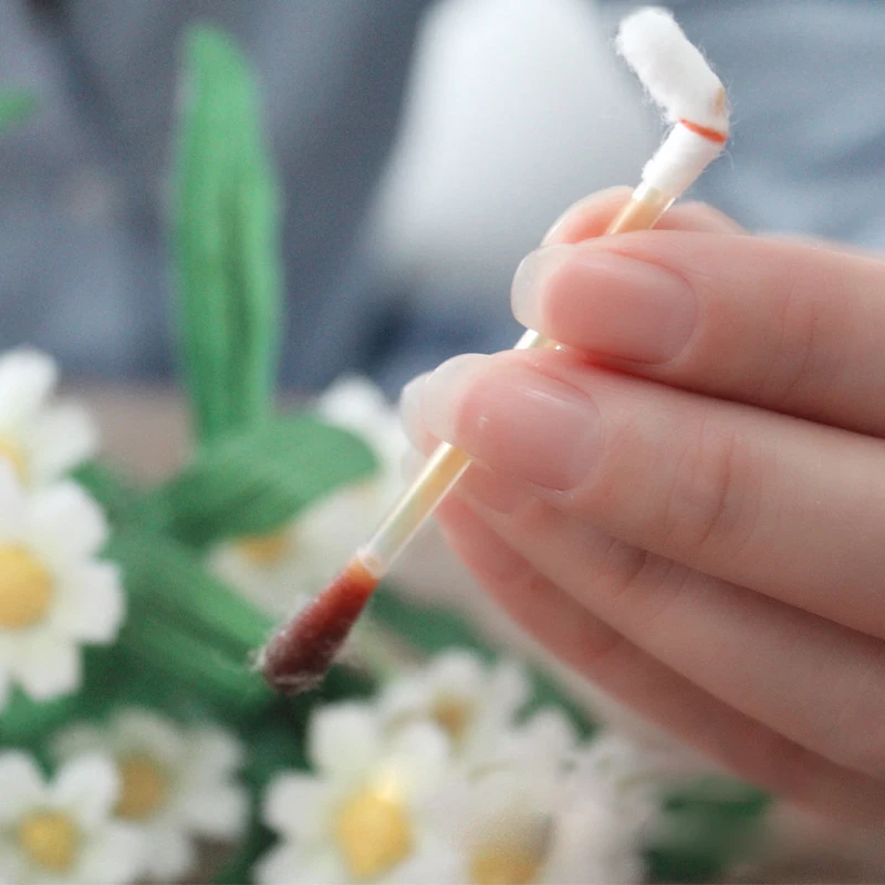 Individual Packageb Sterile Iodine Disinfectant Soaked Cotton Stick  Iodophor Liquid Filled Swab