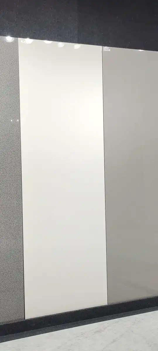 Супер белый натуральный камень для дома отеля офиса украшения высокого спроса изготовленный по оптовой цене