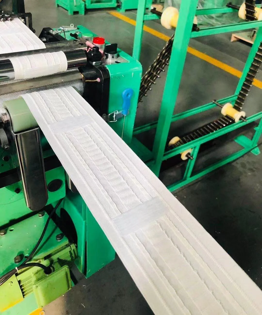 Узкий тканевый текстильный бесшовный игольчатый ткацкий станок, тканевая этикетка, ткацкий станок для изготовления штор