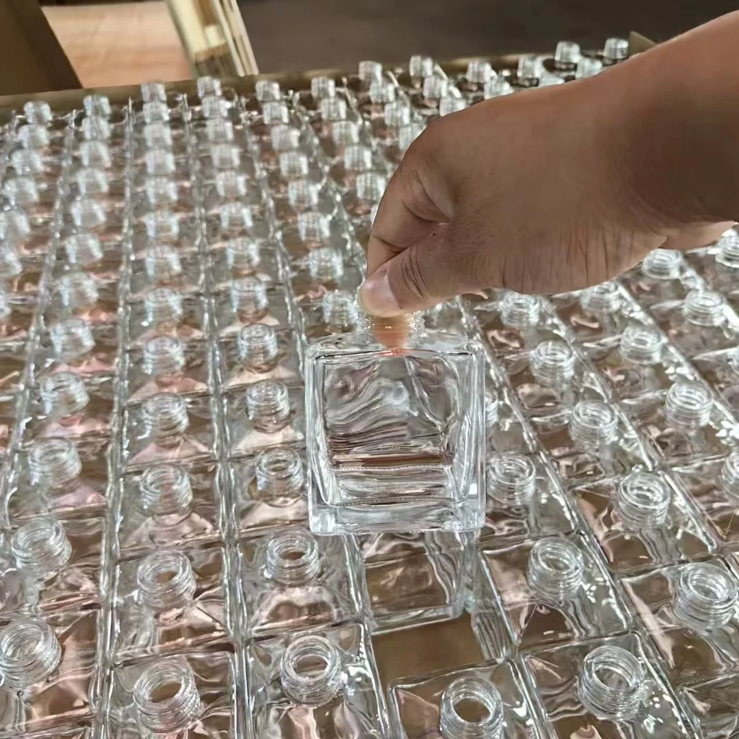 Factory Price Empty Spirit Bottle Super clear square Small Whiskey Vodka Gin Rum Glass Liquor 250ml 100ml with Screw Cap