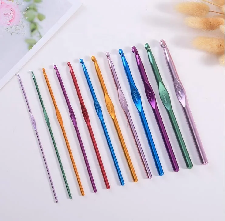 12 PCSMulti-Coloured Aluminum 2mm-10mm Handle Crochet Hooks Knitting Knit Needles Weave Yarn Set
