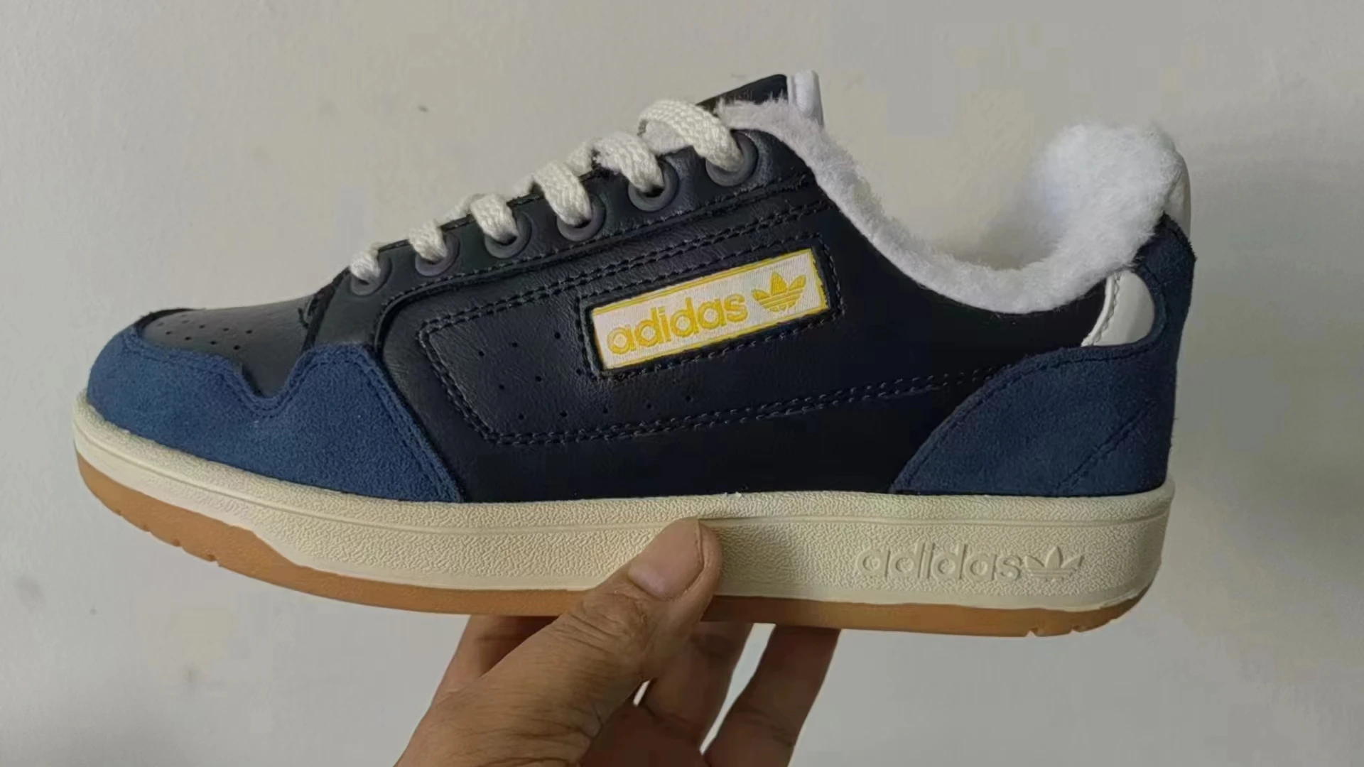 Many design high quality sports leisure shoes and so on with difference size and colour comfortable for any age people hot sell