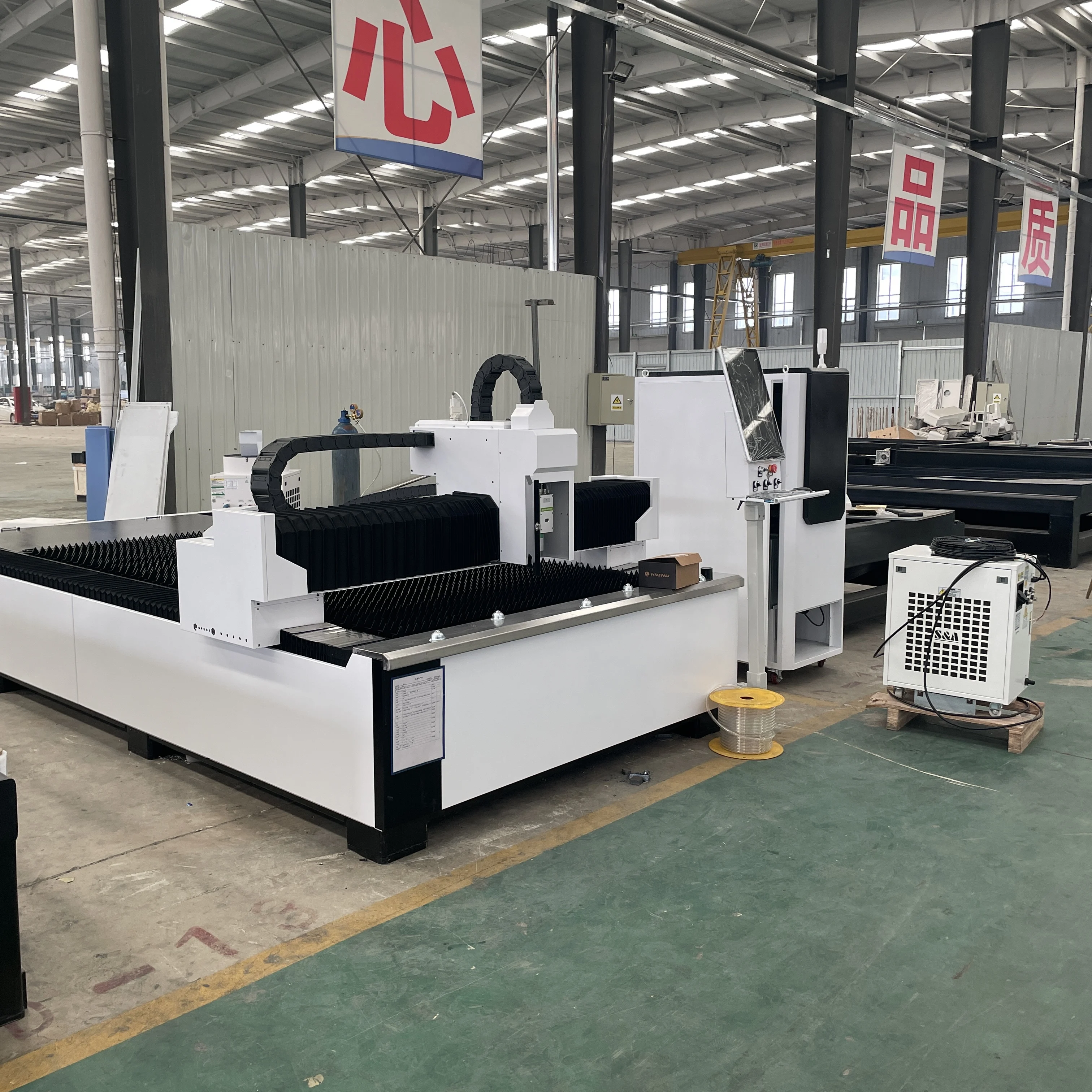 2000w 3000w 6000w fully enclosed laser cutter equipment with double tables