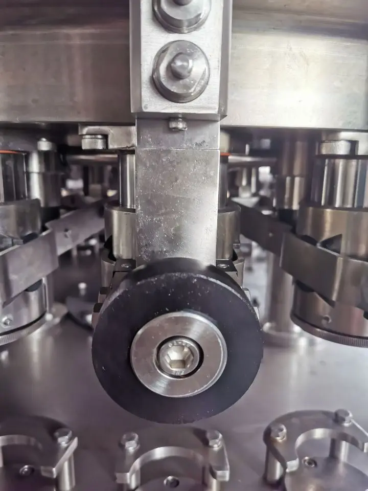 
beer gas-containing beverage can filling filler and seamer machine 