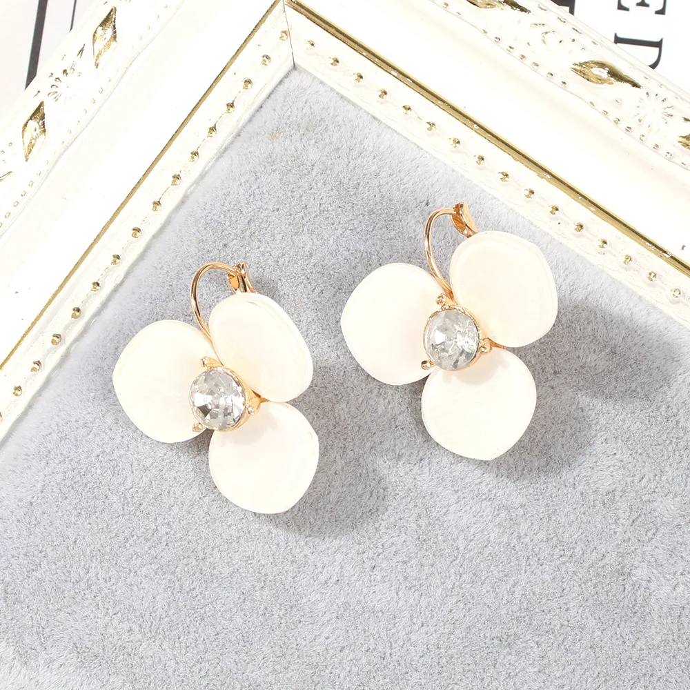 2020 Fashionable Elegant White Flower Dangle Earrings For Women