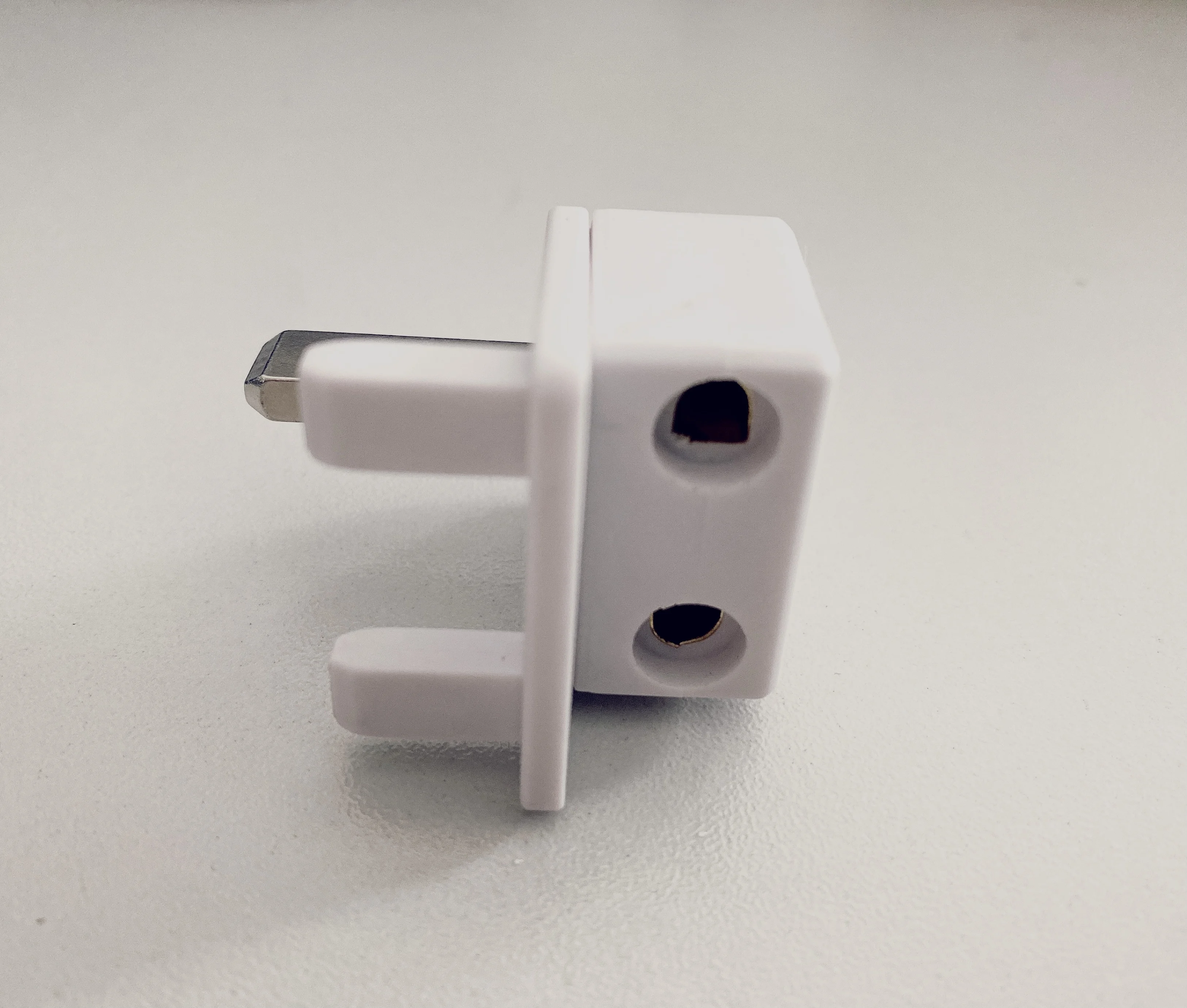 UK earthing plug 01