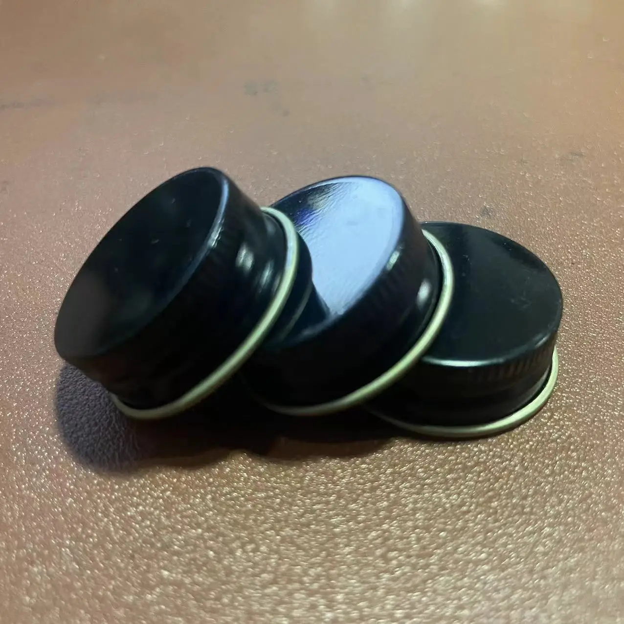 New Product SCREW CAP Black 38mm Plastisol Lids Non Spill Plastisol Lid