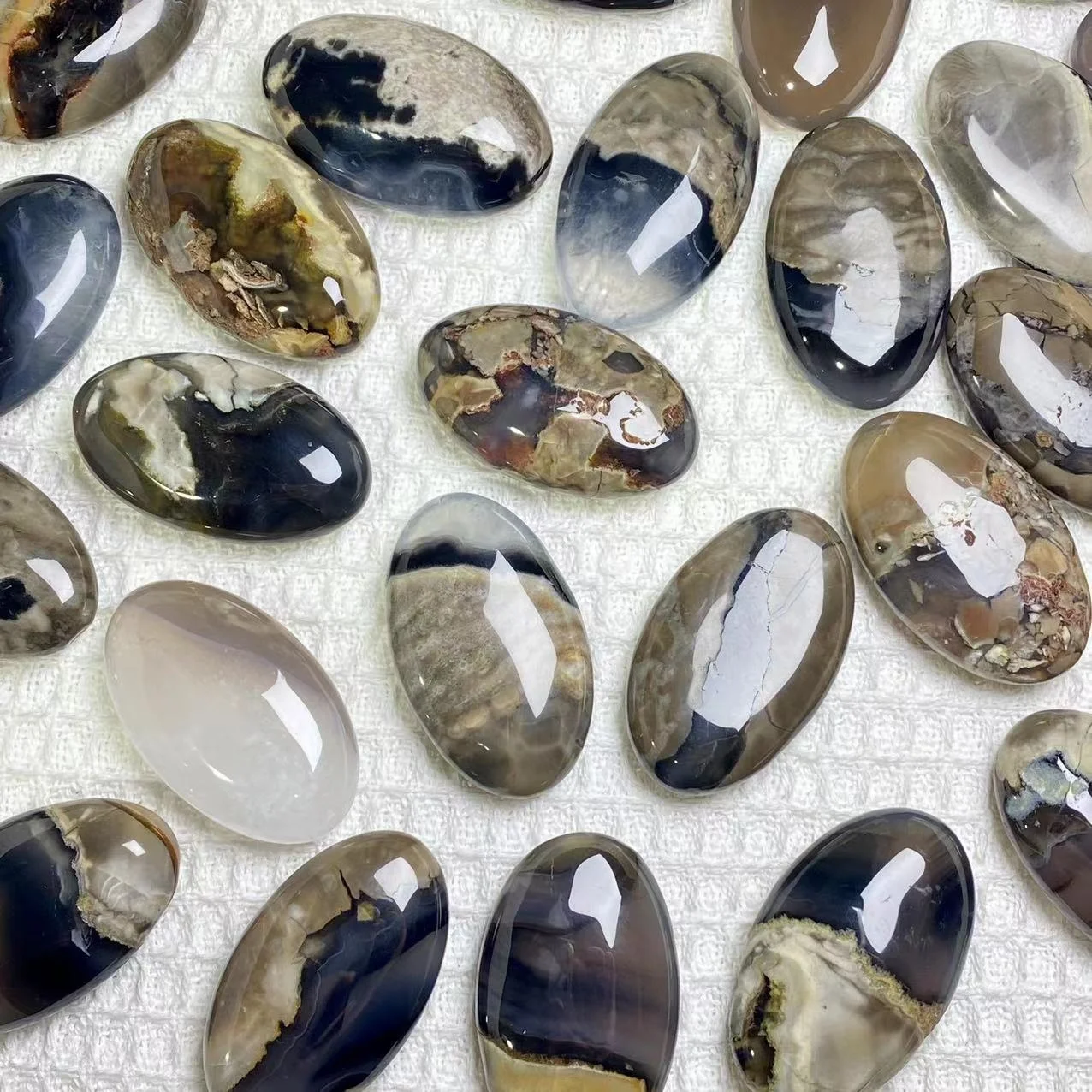 High Quality Polished Natural Volcanos Agate UV Fluorescent Crystal Palm Stone Gem Reiki Healing Feng Shui Home Decor