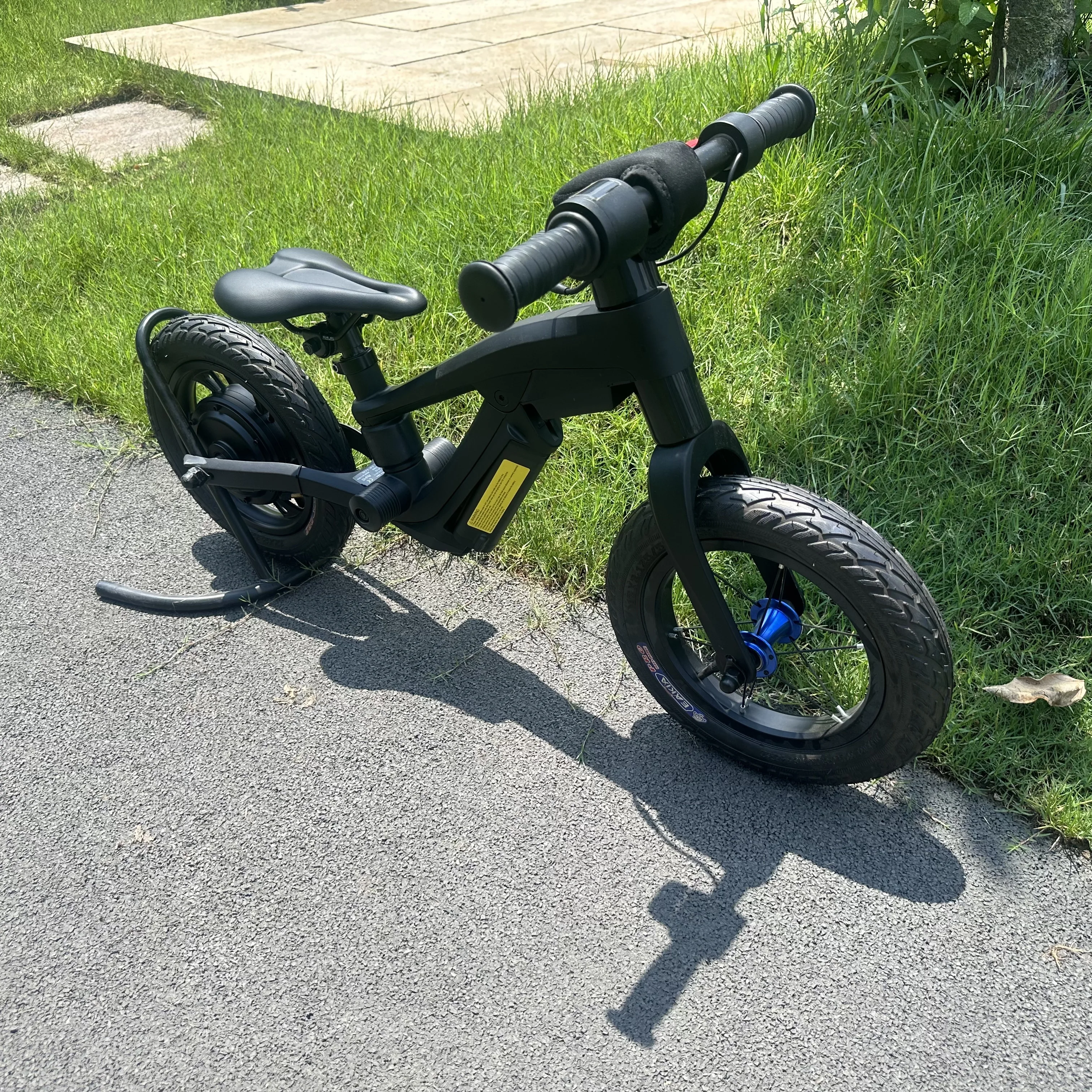 The best-selling Kids Cool Boys Gift Toys Reinforced Alloy Frame Bikes Running Bike Children Walking Balance Bicycle Bike