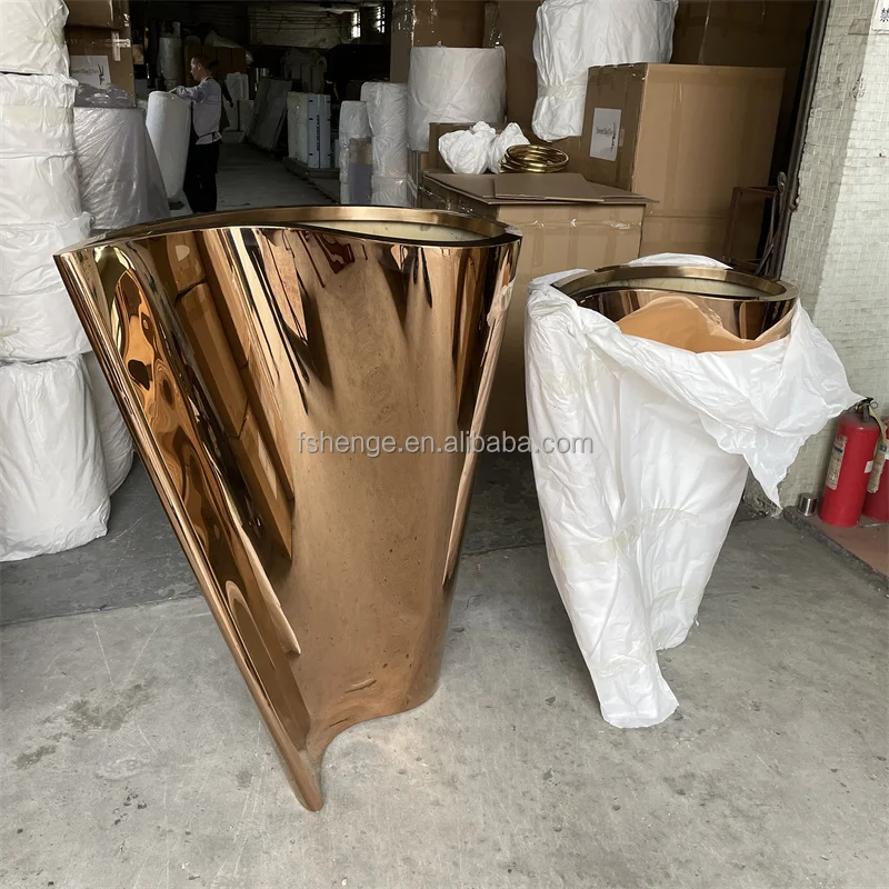Modern Decorative Handmade Wedding Table Decoration Luxury Metal Vase / Flower Vase