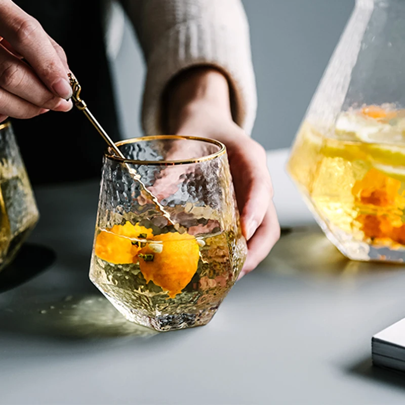 Кувшин для воды шестигранный геометрический объемом 1,3 л с 4 чашками, чайник горячий и холодный, диспенсер для напитков, кувшин из боросиликатного стекла