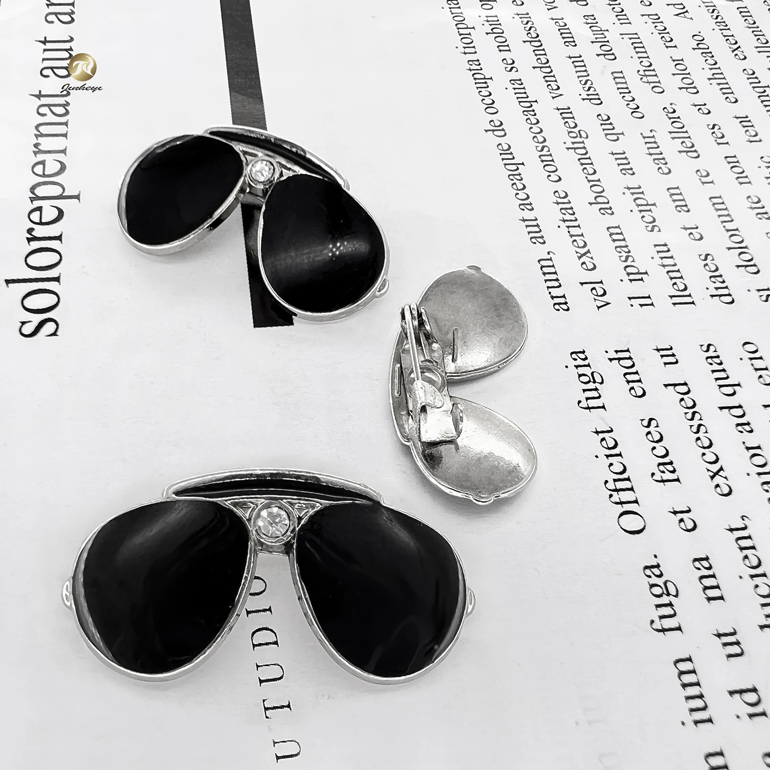 Customized Design Pin Brooch Silver Black Enamel Sunglasses Pin Brooch