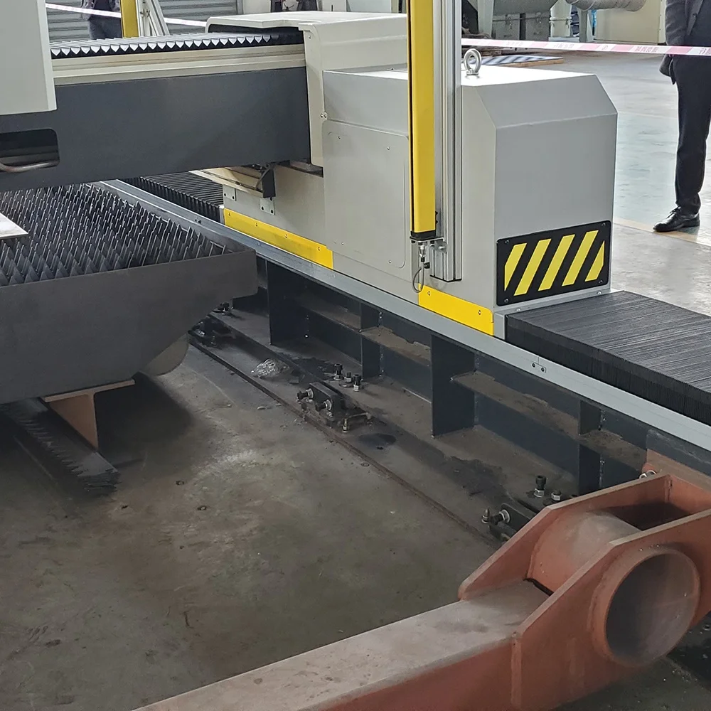 TL Cut Brand 1.5kw Fiber laser cutting machine small 2kw 3kw with Raycus IPG Laser source