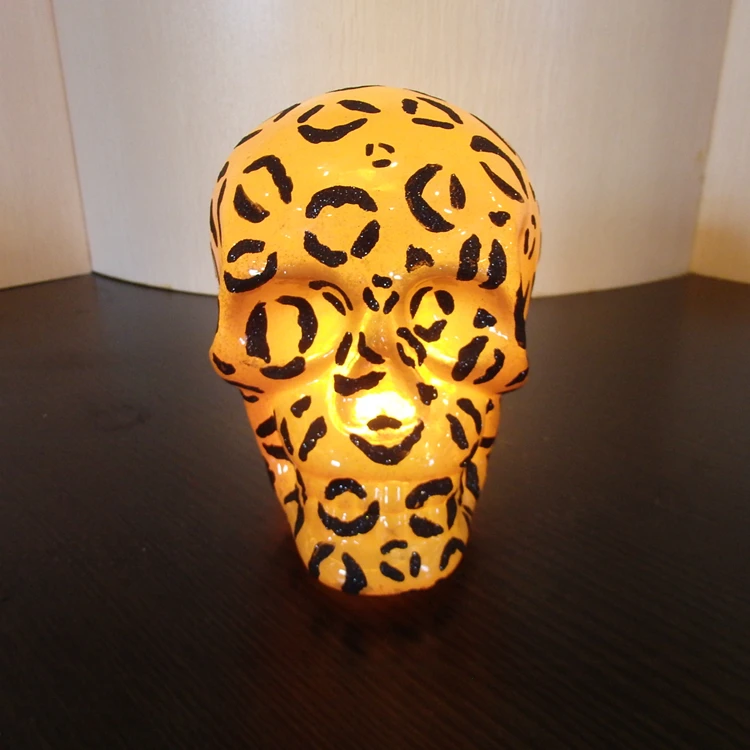 
2020 Western Halloween scary cranium decoration LED lighting realistic haunted house props 