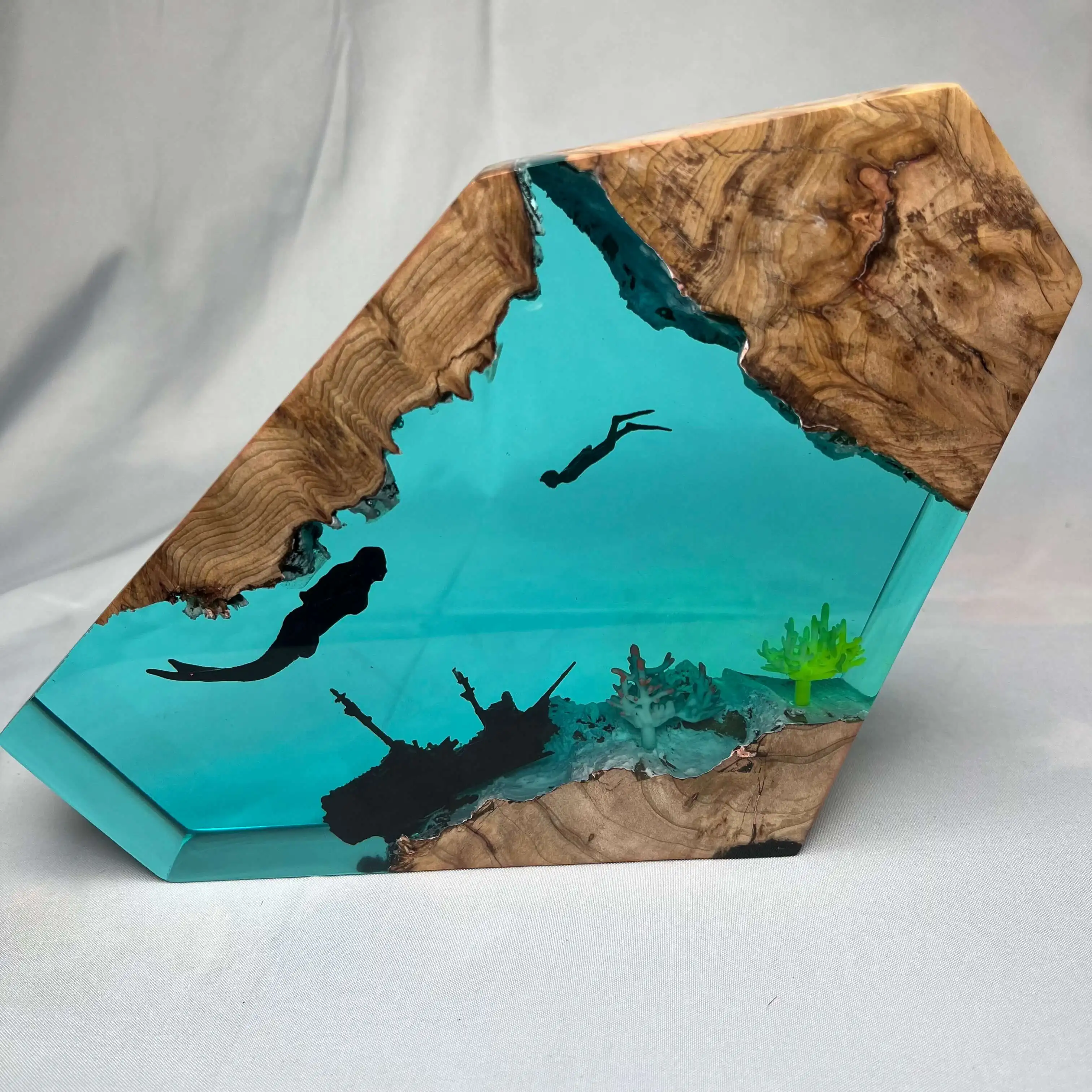 Transform your room with our hot-selling LED lamp featuring a mesmerizing deep sea scene with high-quality epoxy resin