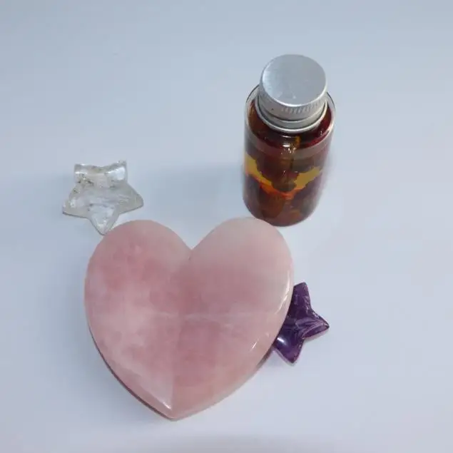
Natural Stone Guasha for Double Chin Rose Quartz Crystal Sculpty Heart Guasha Tool Rose Quartz Guasha Face Massage Tool 