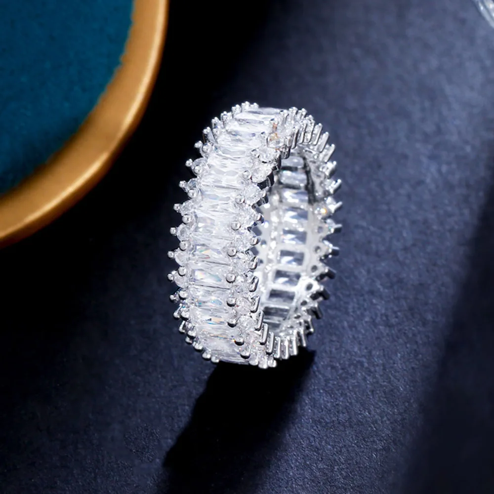 Classic Design Women Stunning White CZ Cubic Zircon Crystal Wedding Dress Engagement Bands Rings for Bridal Jewelry Accessories