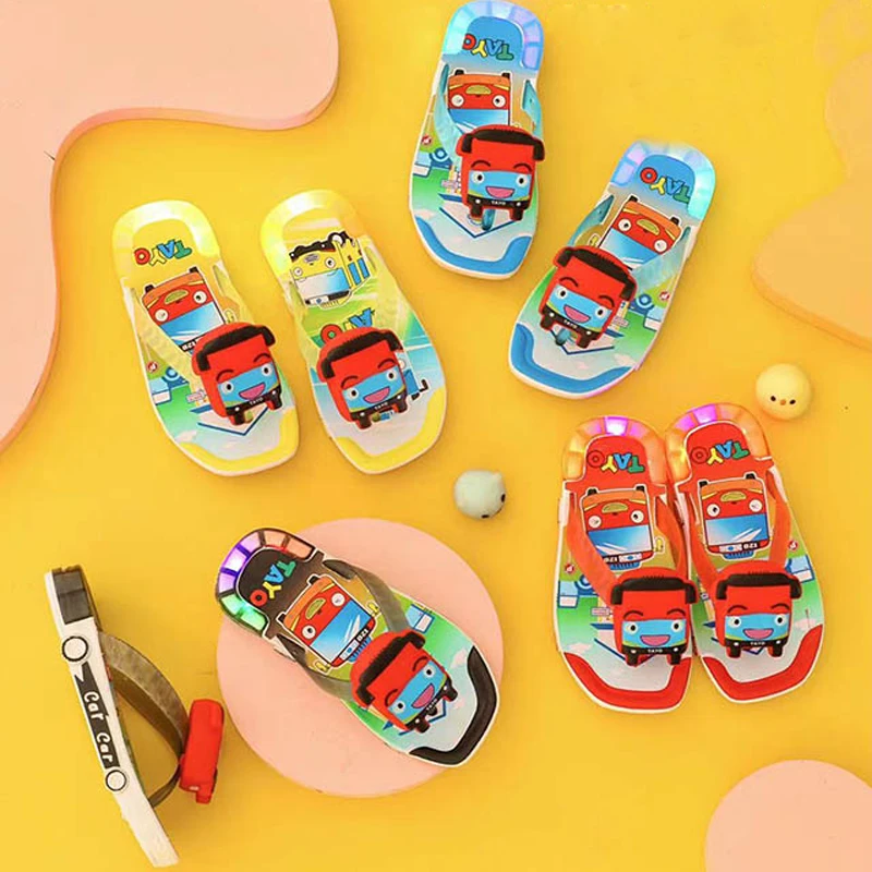 High quality original boy cartoon new styleflat kids flip flop lighted cute slippers for girls