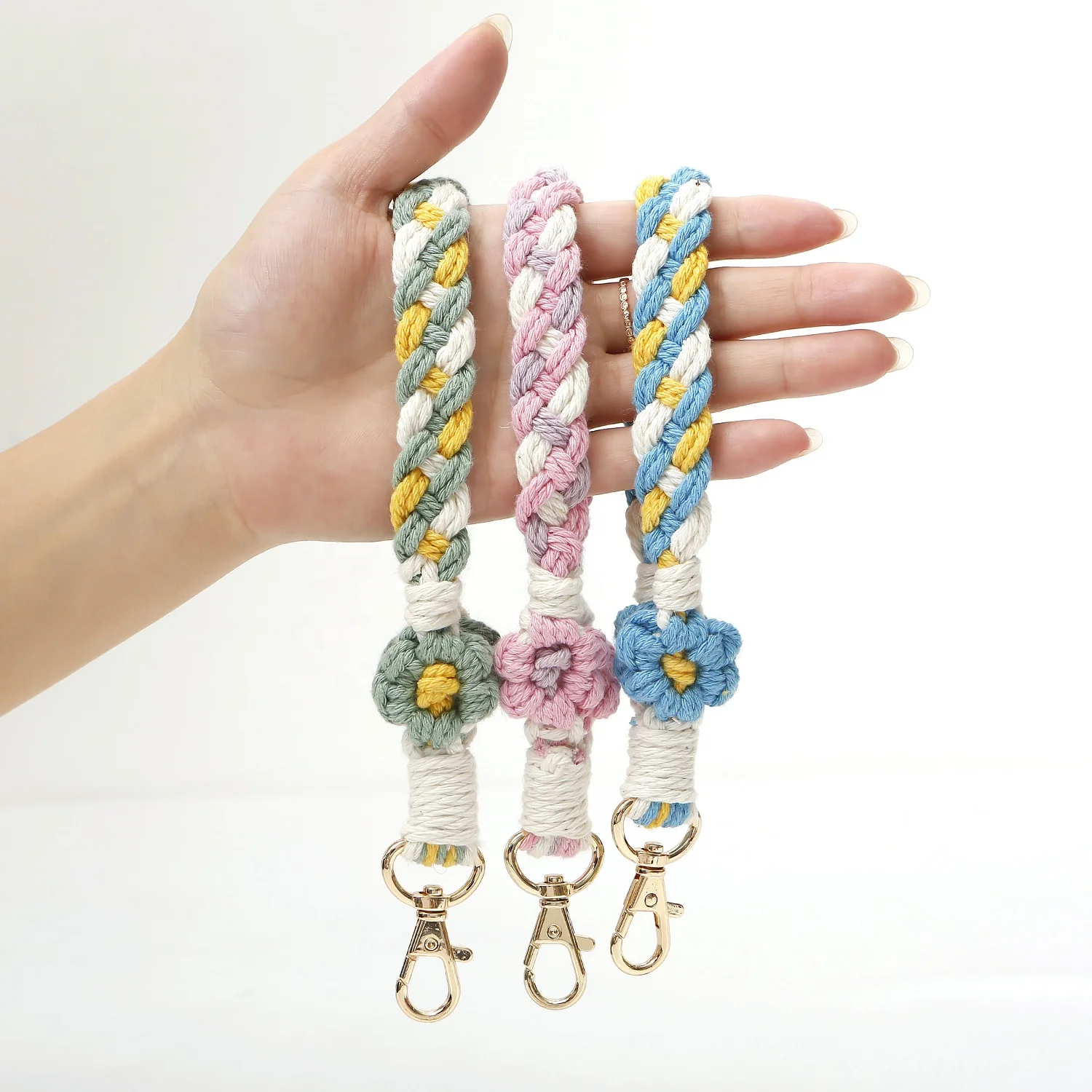 2023  Cute Girls Flower Key Chain Macrame Handmade Woven Keyring Holder Wristlet Keychain Wrist Lanyard for Keys