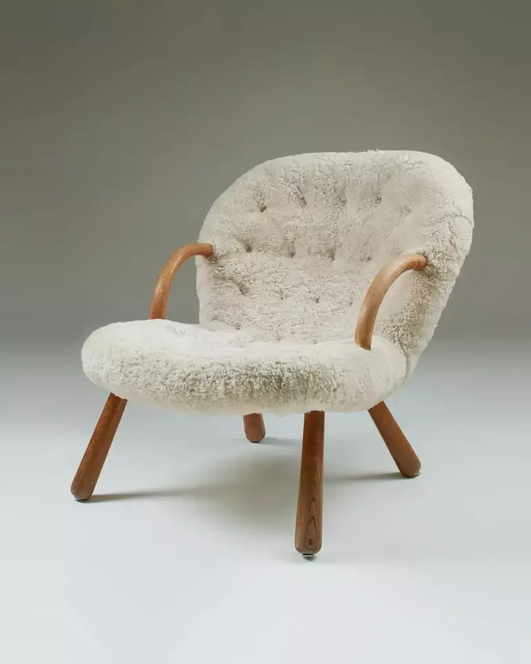 Modern Design  Lounge Chair Clam Chair in Teddy Fabric Solid Wood Frame with Arm for Living Room Furniture