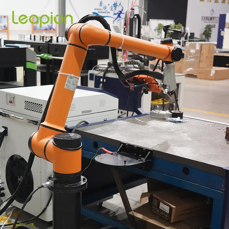 Fiber Laser Welding Machine 3000W 3 In One Robot Arm Laser Welding Machine For Aluminum