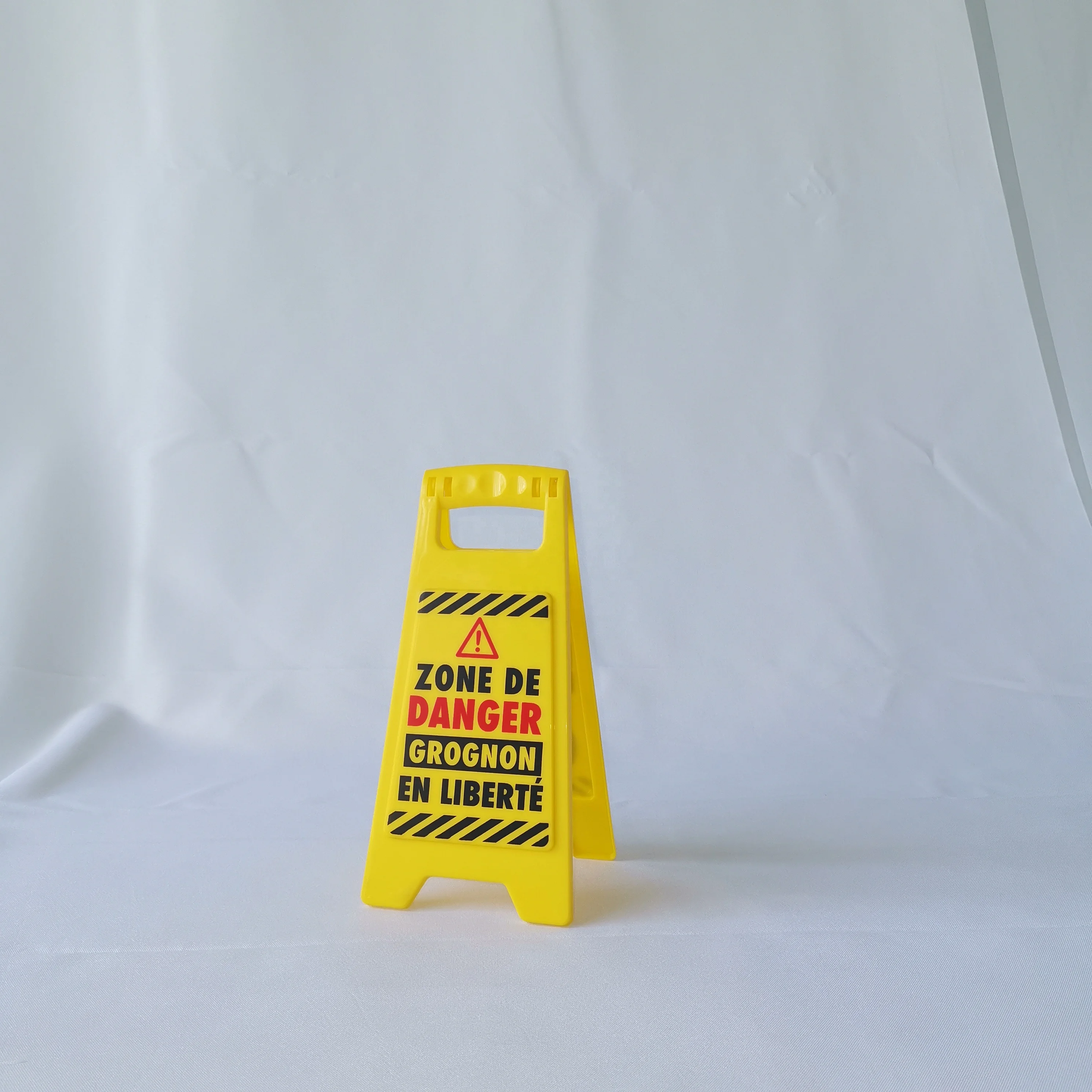 
Triangle Customized Small Warning Signs Caution Sign Board For Public Place 