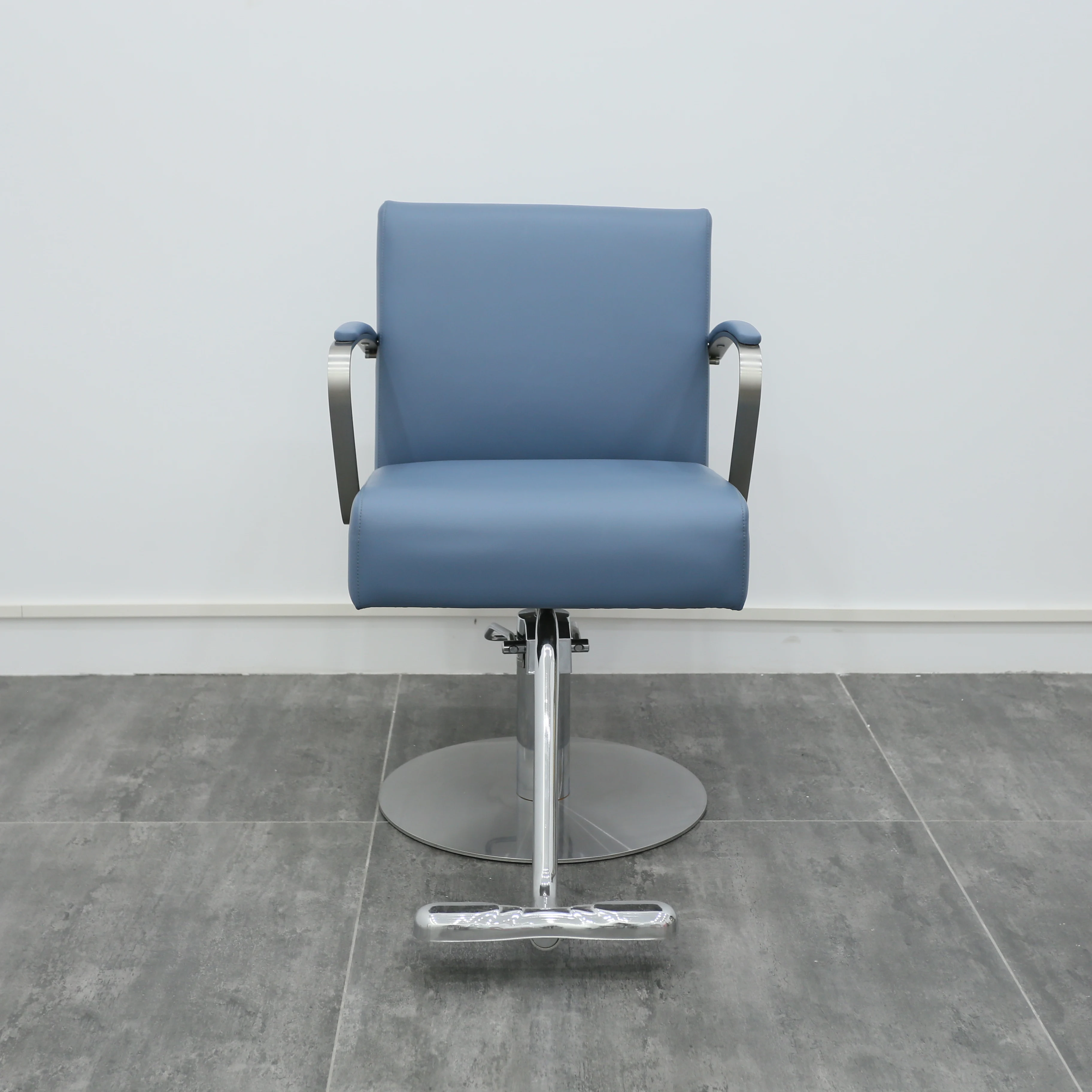 Factory Wholesale Price Dainty Hairdressing Square Base Hair Styling Equipment Styling Furniture Barber Chair Hair Salon