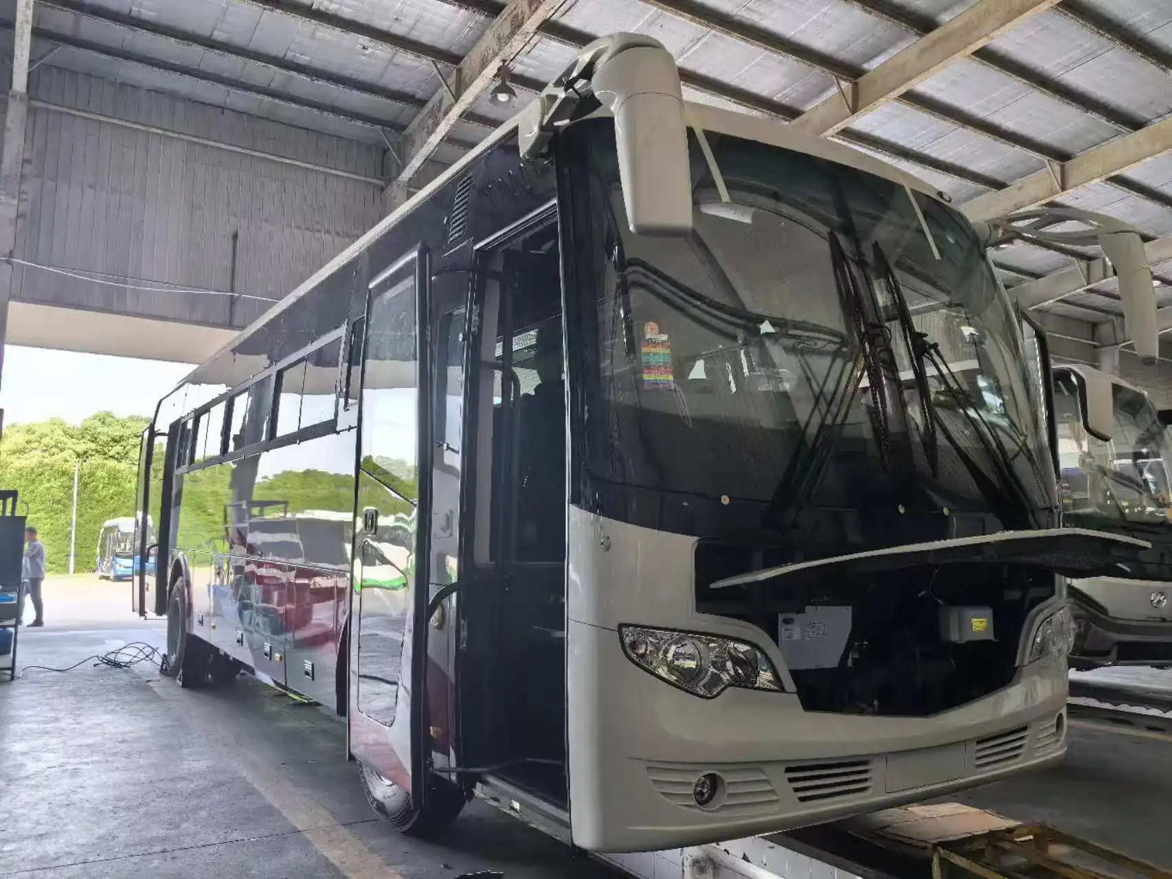 Top Quality in Integral Power Steering Gear Design Higer Coach Bus Offers a Luxurious and Comfortable Seating Experience