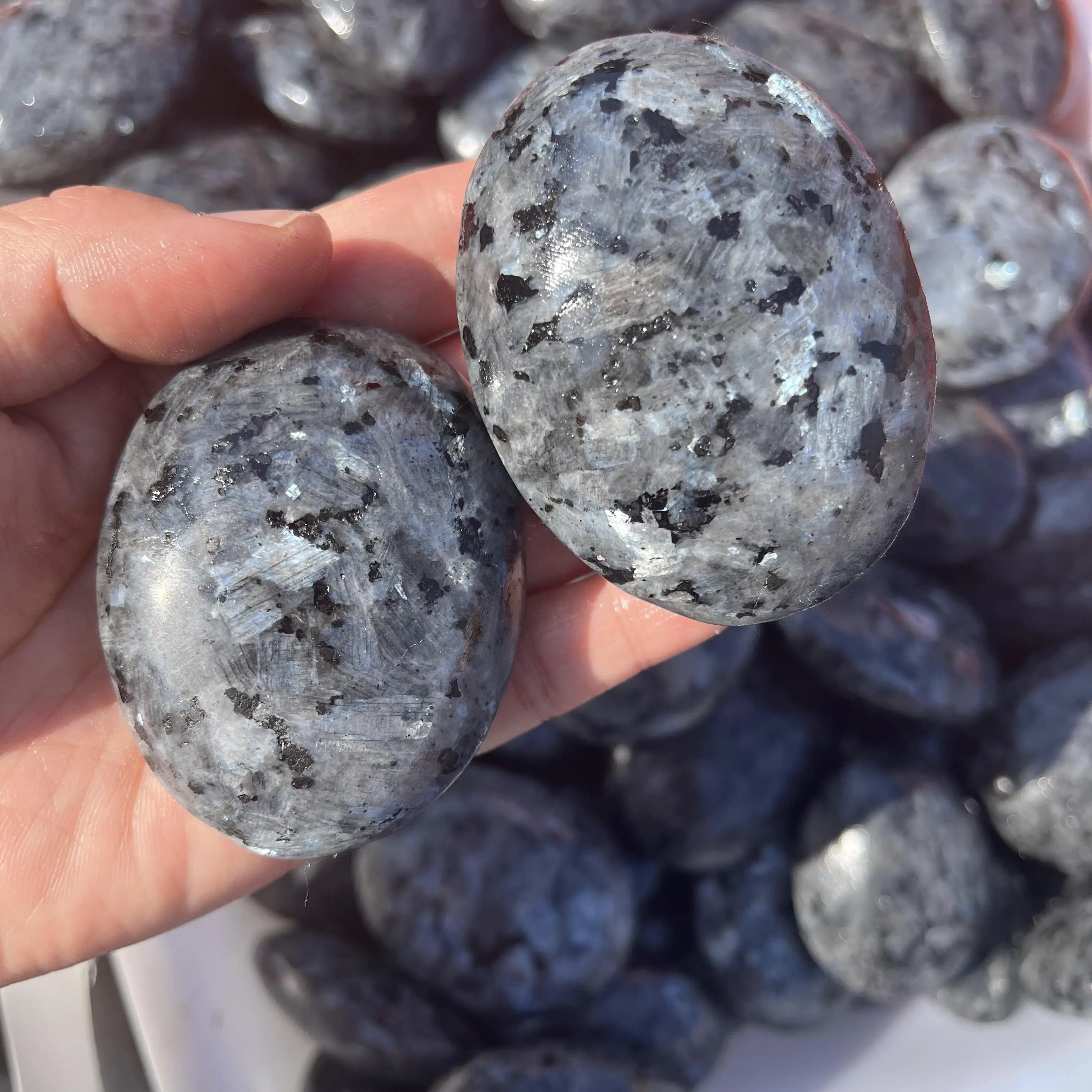 Wholesale natural crystal reiki palm stone larvikite quartz crystals healing palm stones crafts