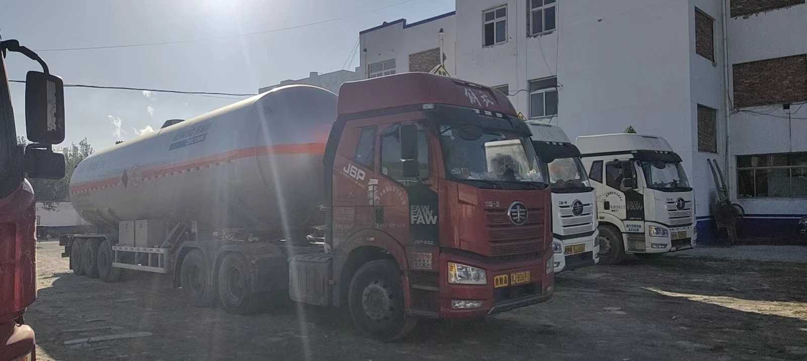 Colorless liquid ammonia with strong pungent odor NH3 CAS 7664-41-7