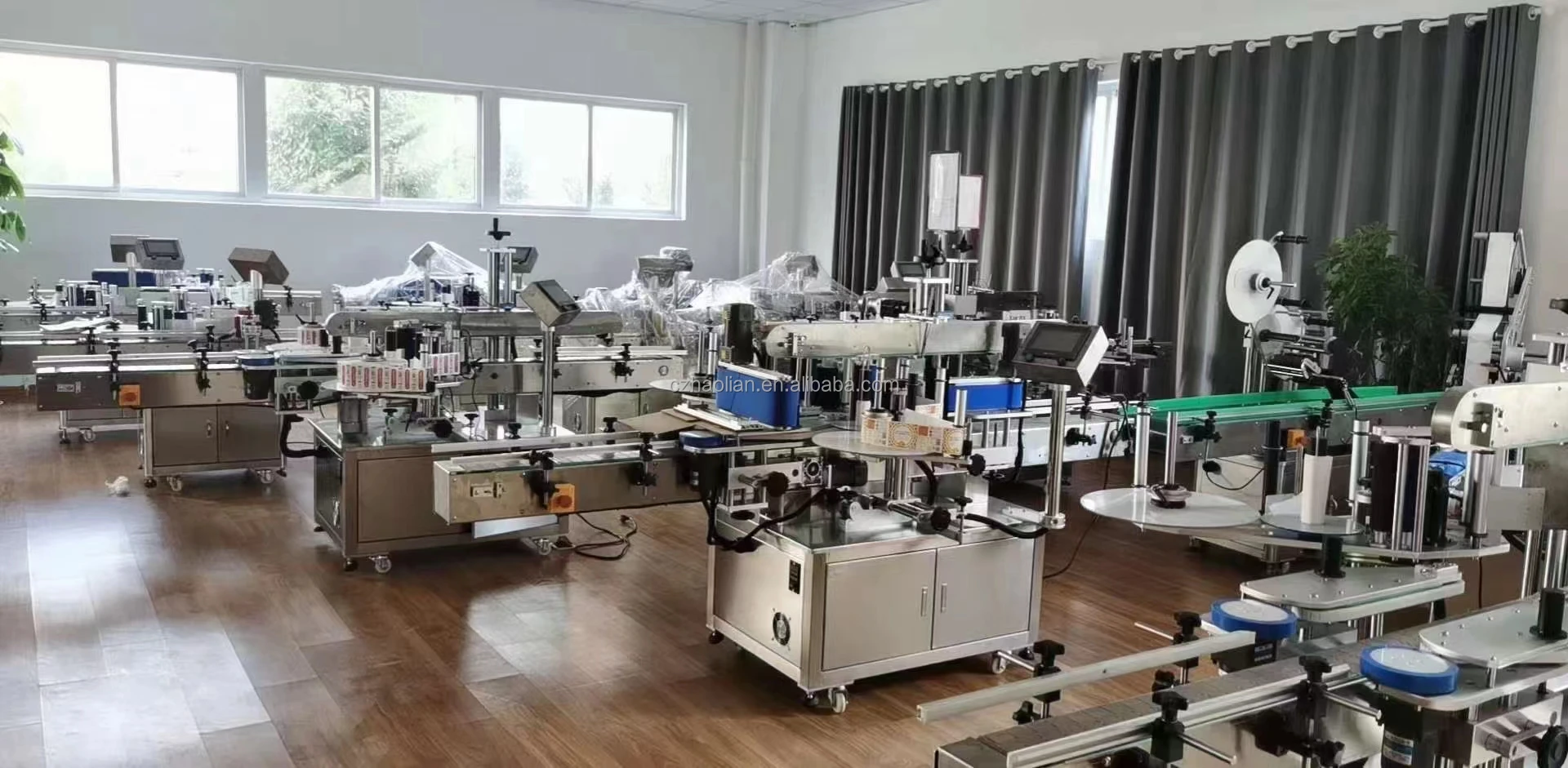 HL-620 Fully Automatic Mini Double Side Shampoo Flat Square Bottle Sticker Labeling Machine For Flat Bottle