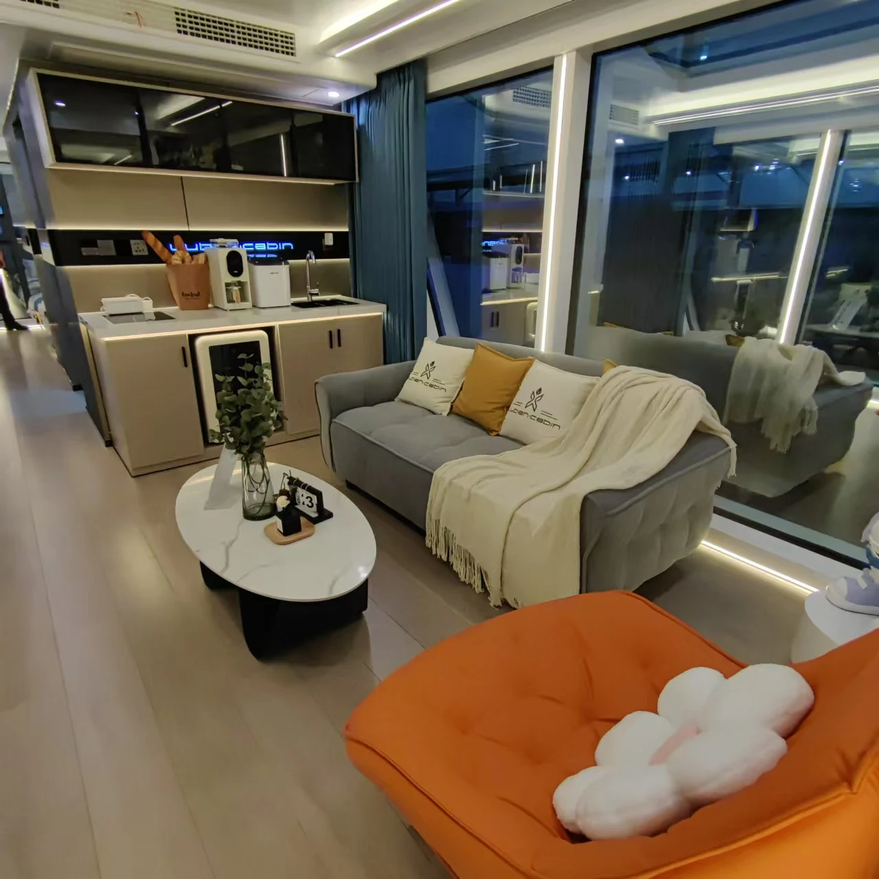 High-End Atmospheric Mobile Warehouse Hotel Container Steel Waterproof Bathroom Exterior Living Room Office Building Dining