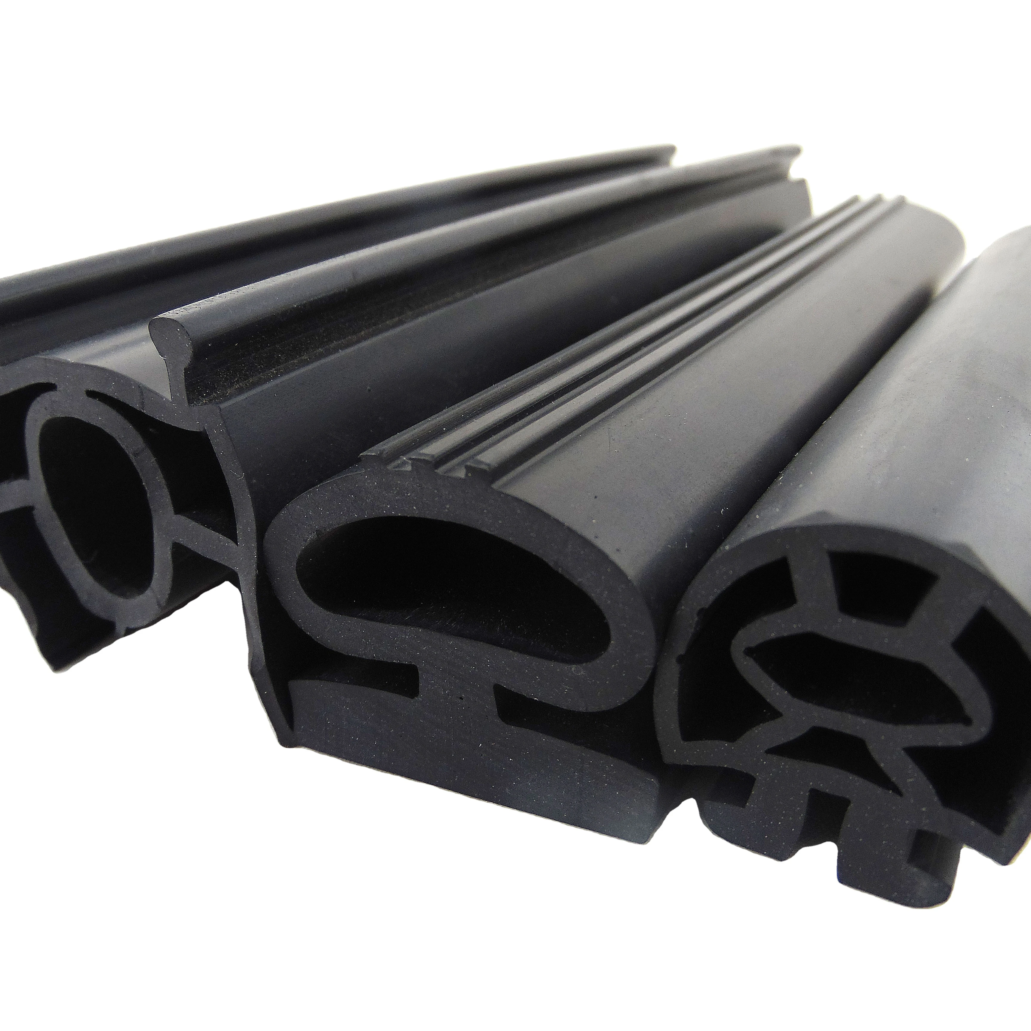 Rubber sealing gasket for rolling shutter door