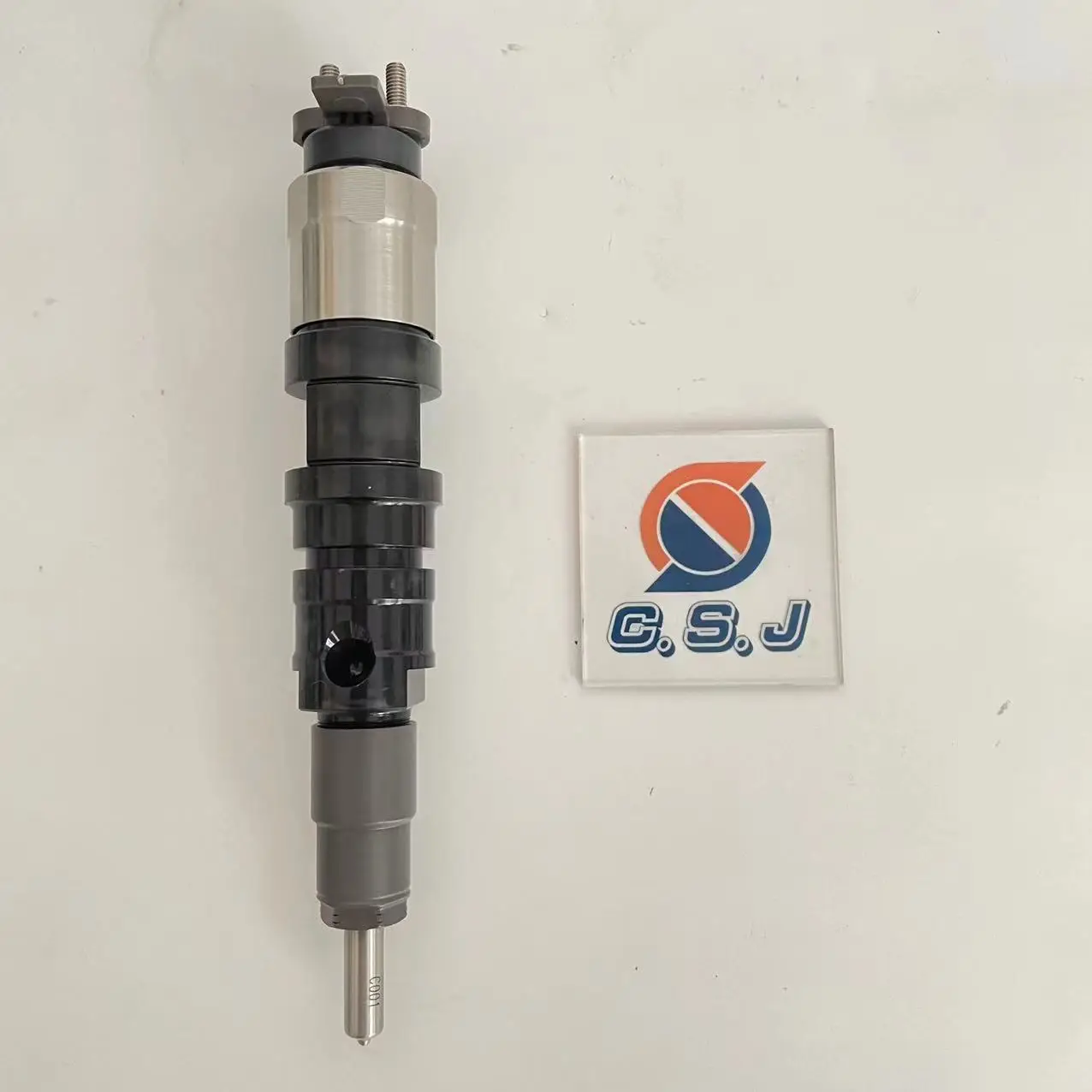 Подлинный новый дизельный топливный инжектор 295050-1020 для дизельного двигателя SC4H