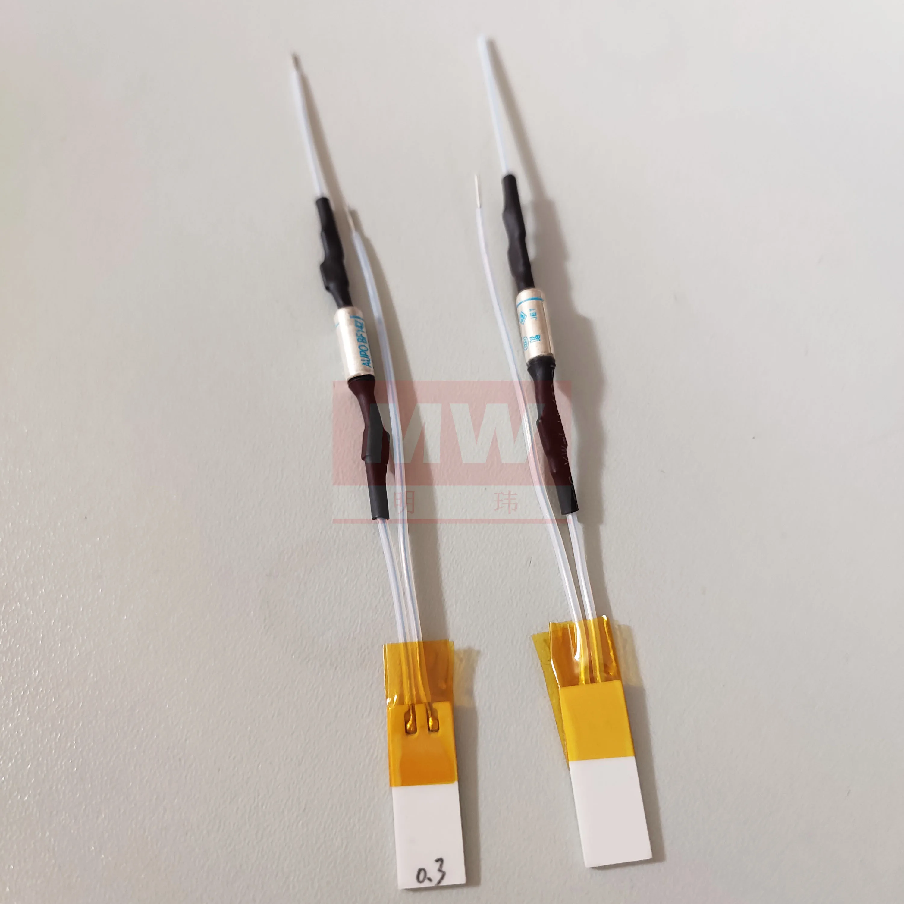 Высокомощная керамическая пластина нагревателя постоянного тока 3,7 в 5 В может быть изготовлена на заказ