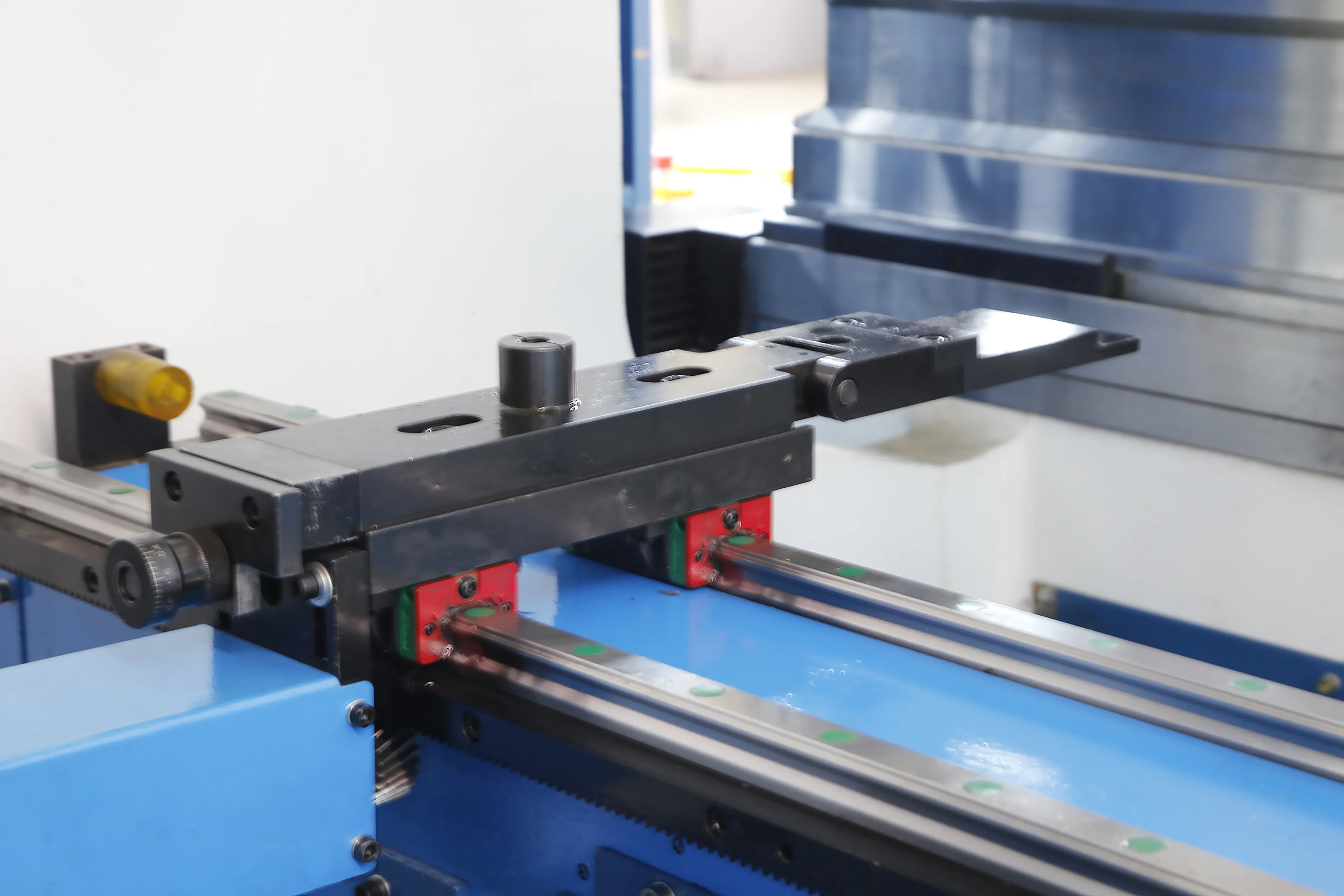 DA58T Control System CNC Press Brakes 130T 4000mm With 4 Axis CNC Press Brake