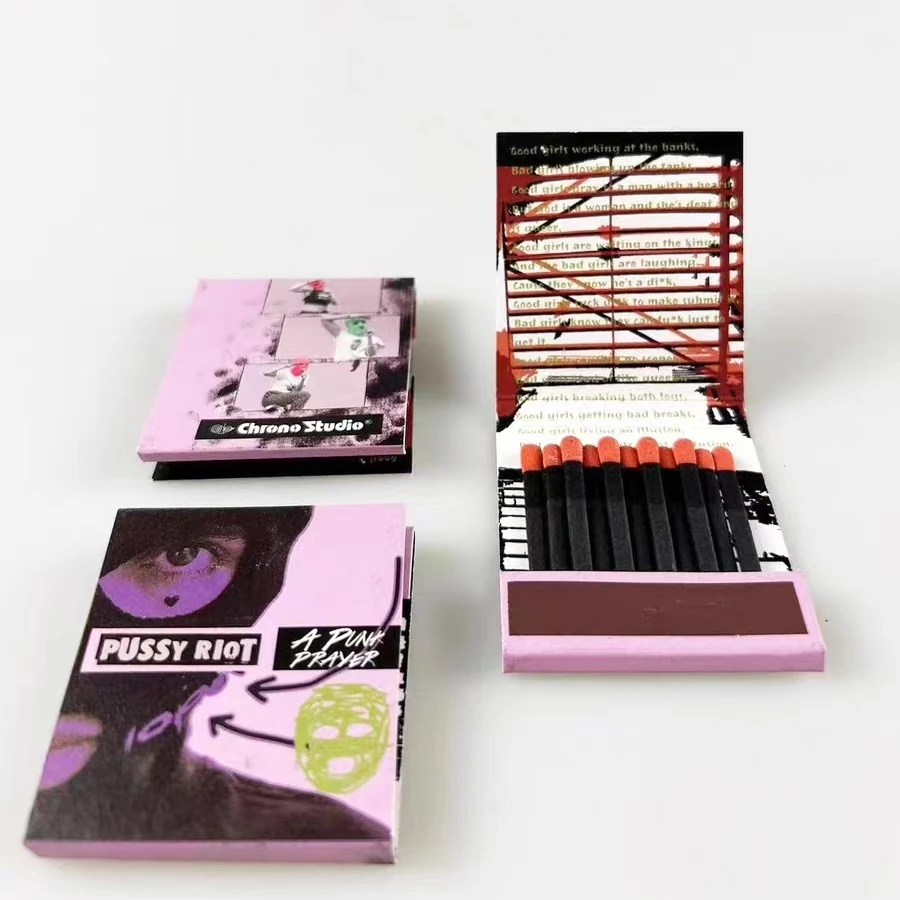 Customized logo on matchbook Black stick with red tip matches colorful matchbooks UV Gold printing logo matches