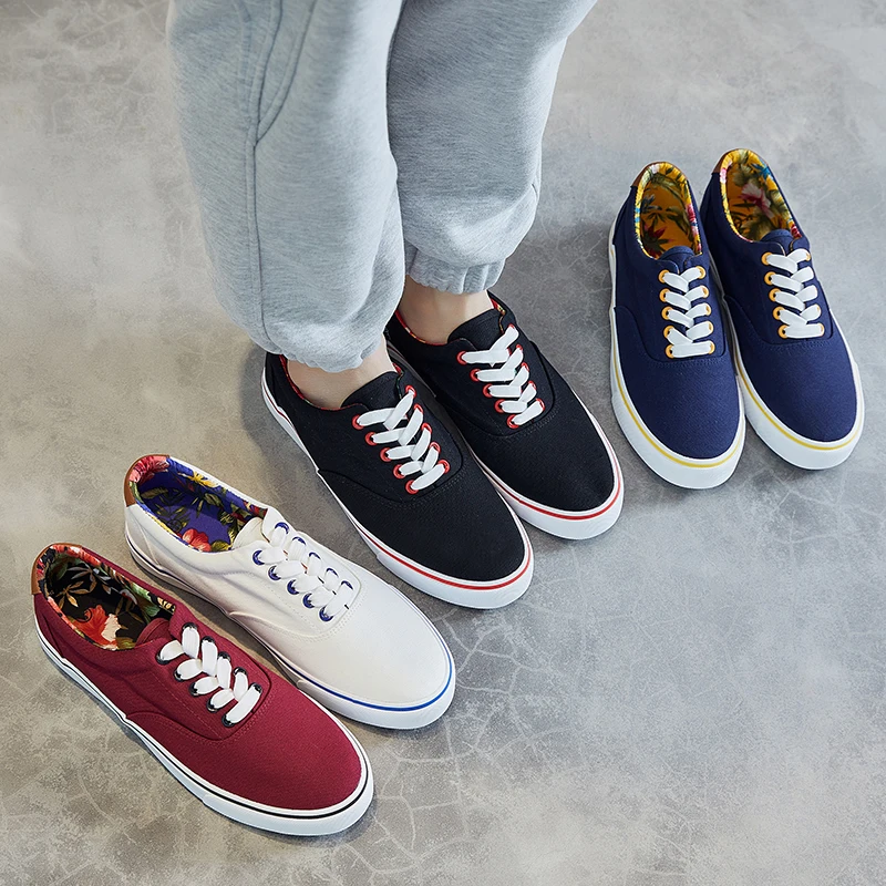 KH Factopry Wenzhou Factory Wholesale Walking Style Men Canvas Sneakers Low Top Slip-On Classic Fashion Canvas Shoes For Men